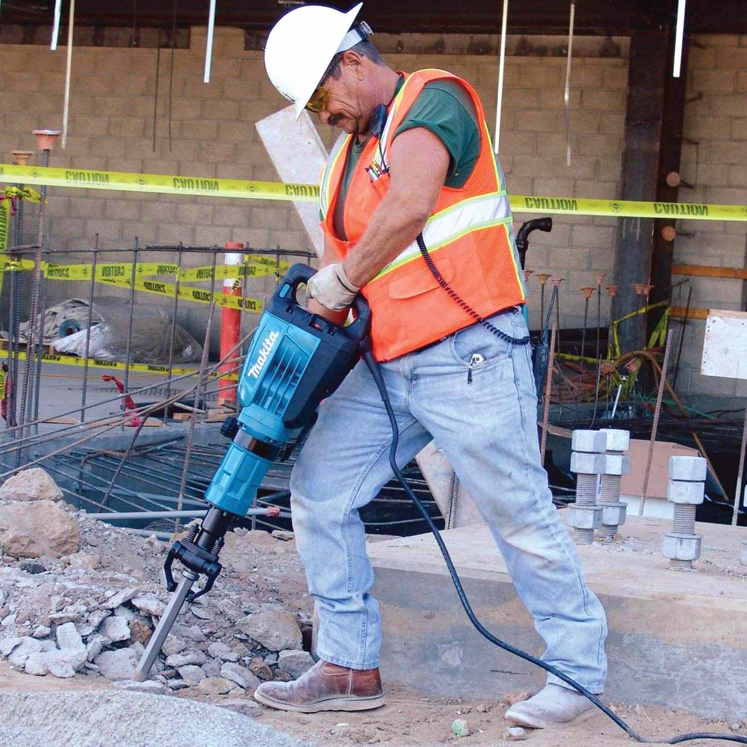 Makita HM1307CB 35 lb. Demolition Hammer, accepts 1-1/8" Hex bits