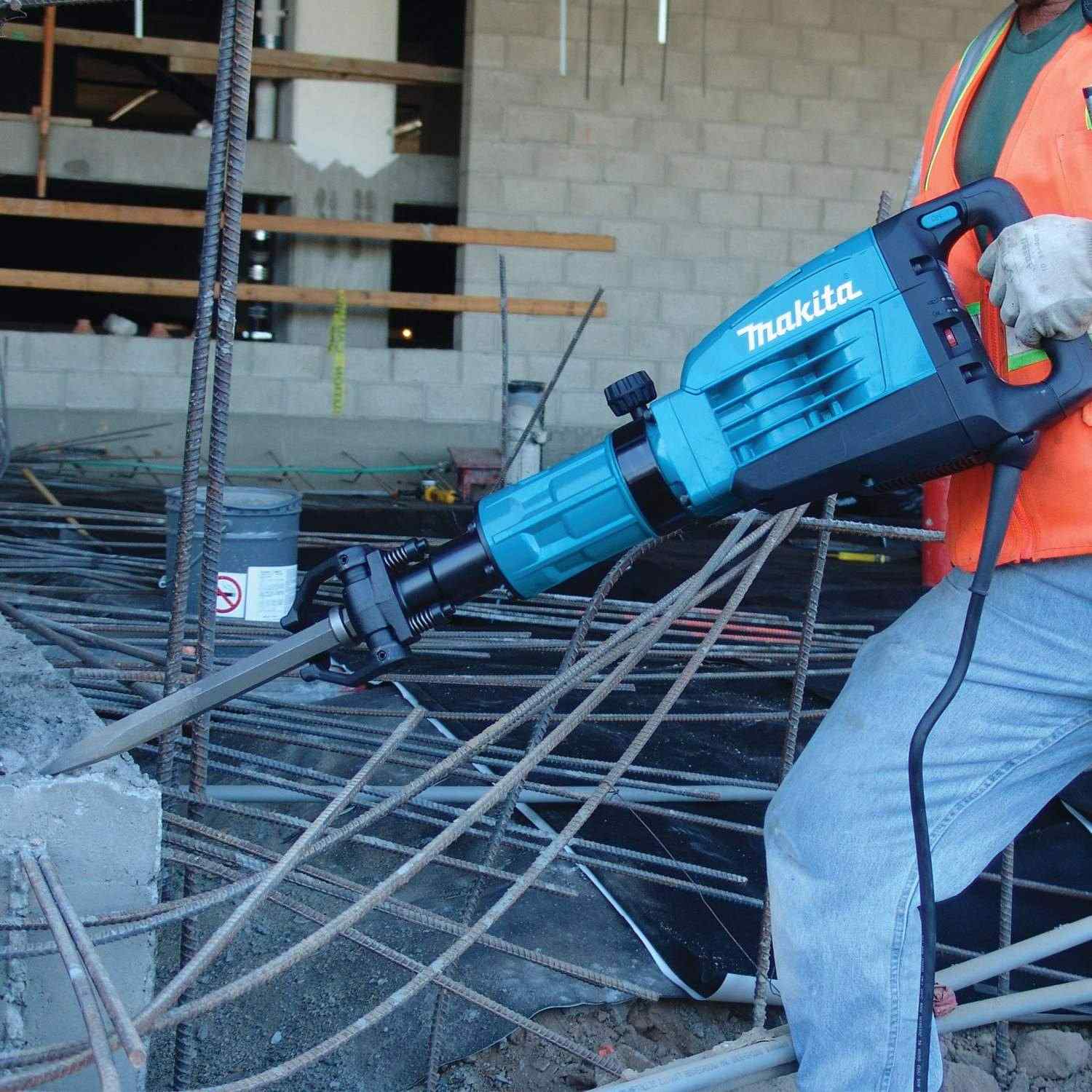 Makita HM1307CB 35 lb. Demolition Hammer, accepts 1-1/8" Hex bits