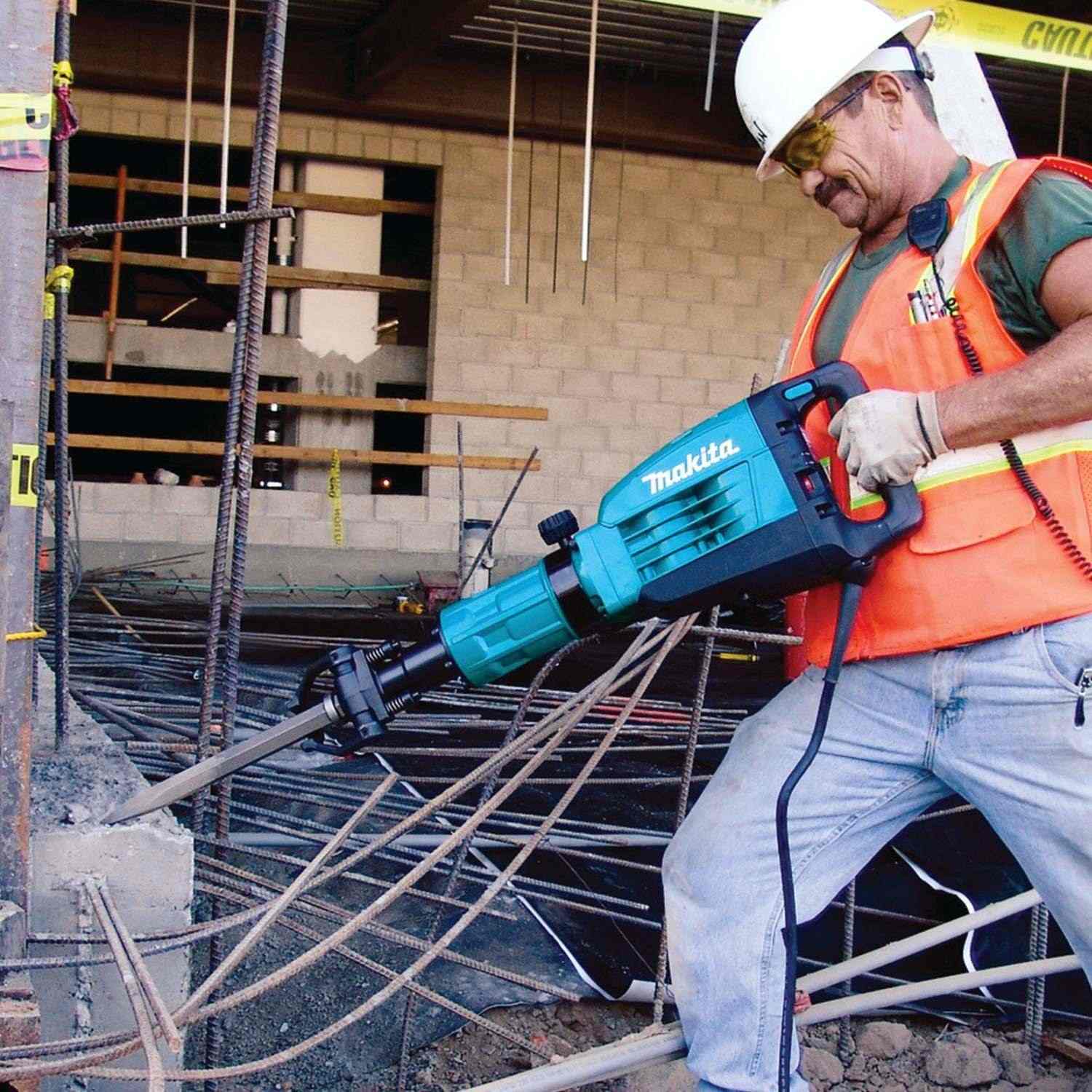 Makita HM1307CB 35 lb. Demolition Hammer, accepts 1-1/8" Hex bits