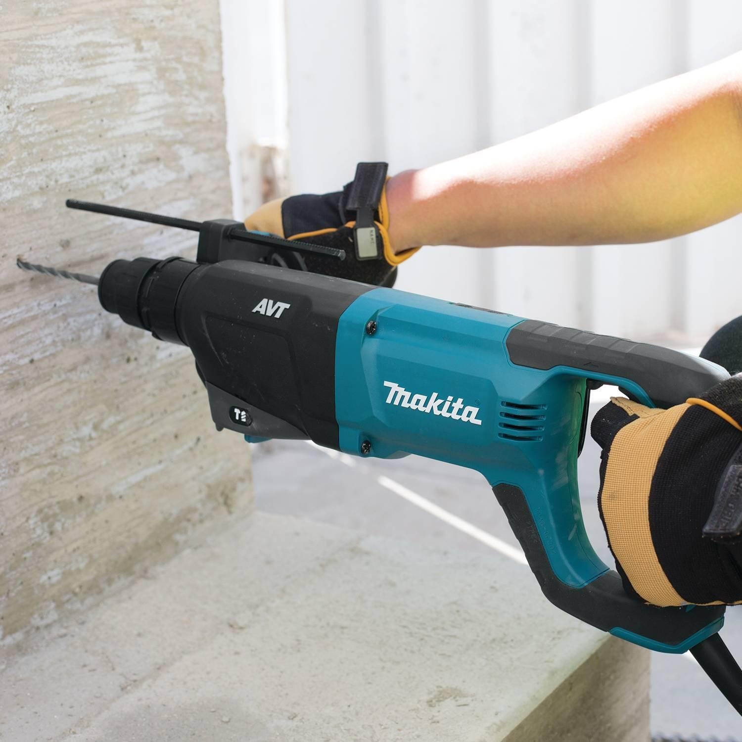 Makita HR2641 1" SDS-PLUS AVT Rotary Hammer (D-Handle)