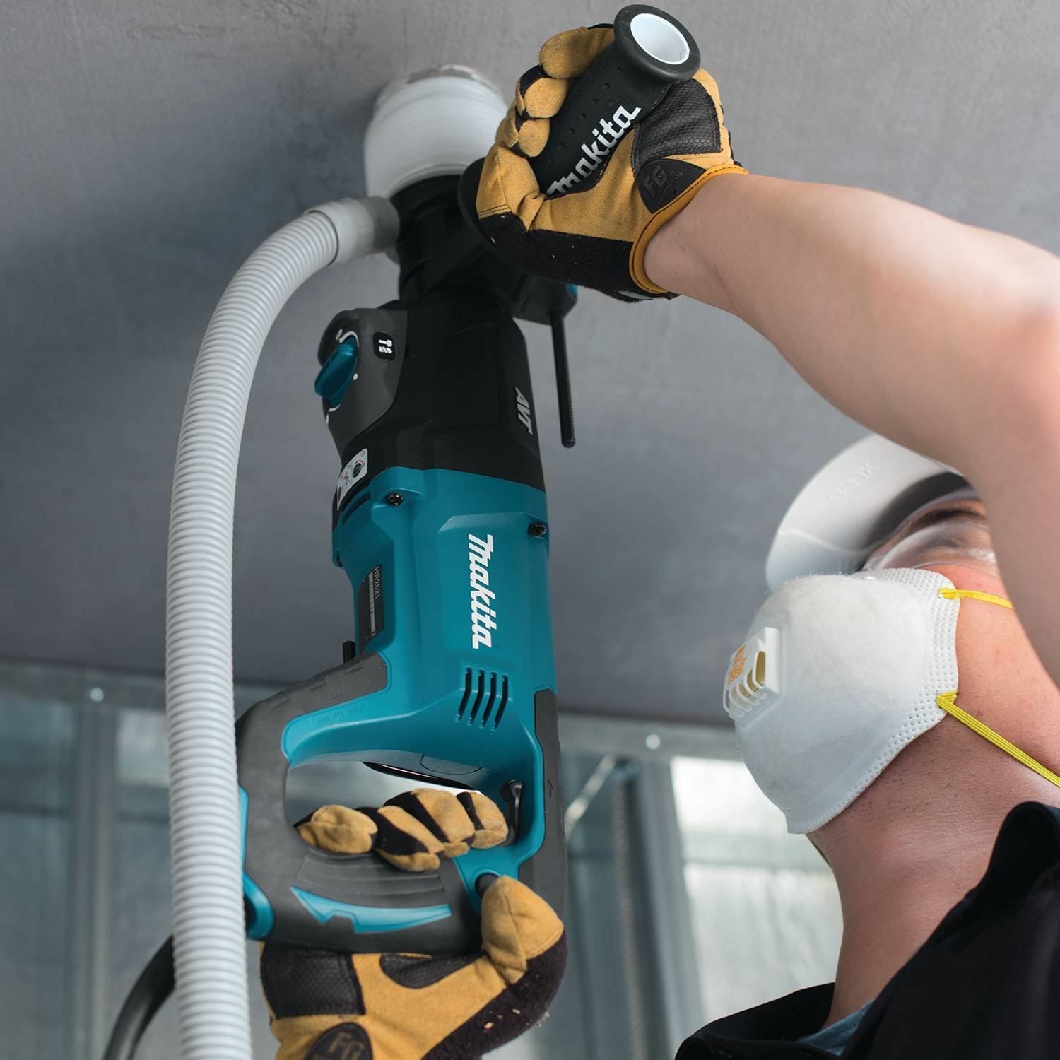 Makita HR2641 1" SDS-PLUS AVT Rotary Hammer (D-Handle)