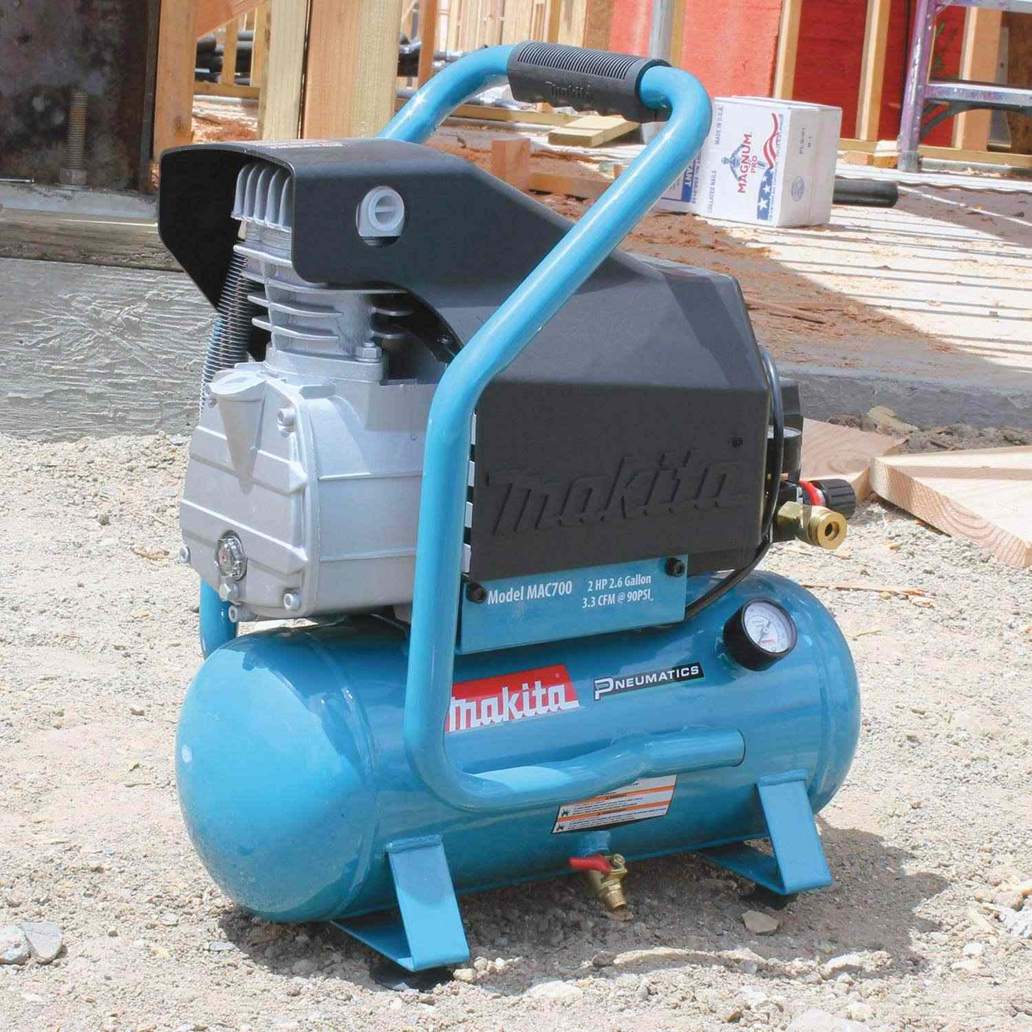 Makita MAC700 2.0 HP* Big Bore Air Compressor