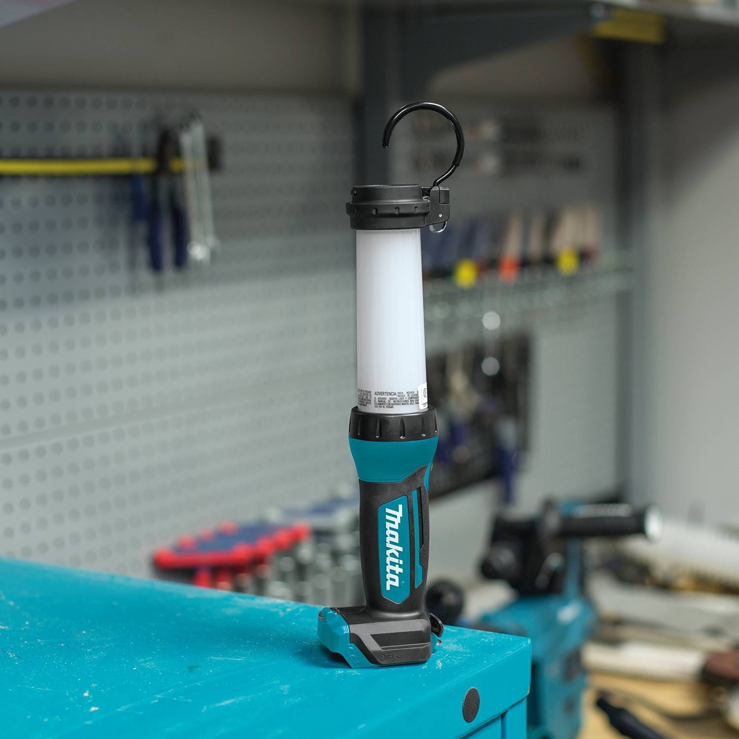 Makita ML104 12V max CXT Lithium-Ion Cordless LED Lantern/Flashlight, Flashlight Only