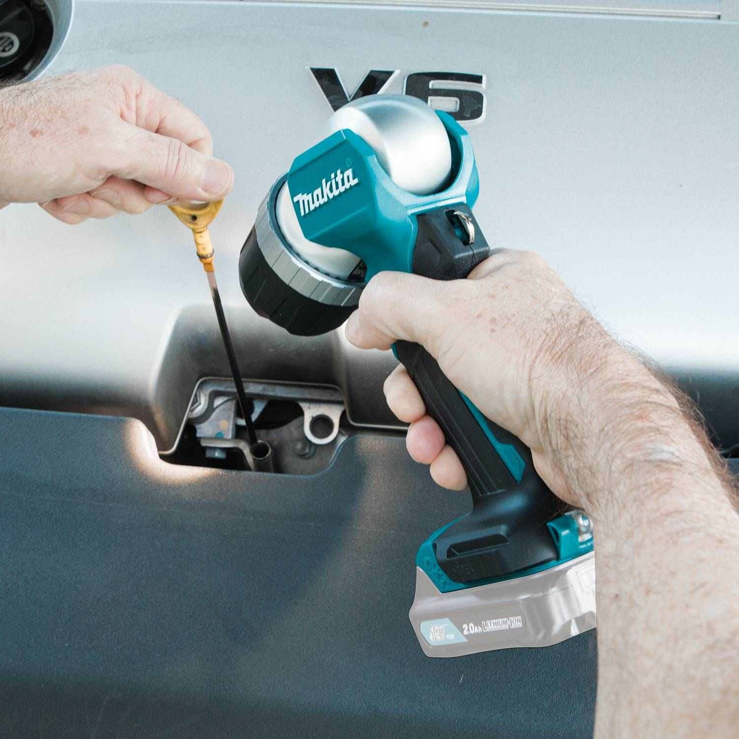 Makita ML106 12V max CXT Lithium-Ion Cordless Adjustable Beam LED Flashlight, Flashlight Only