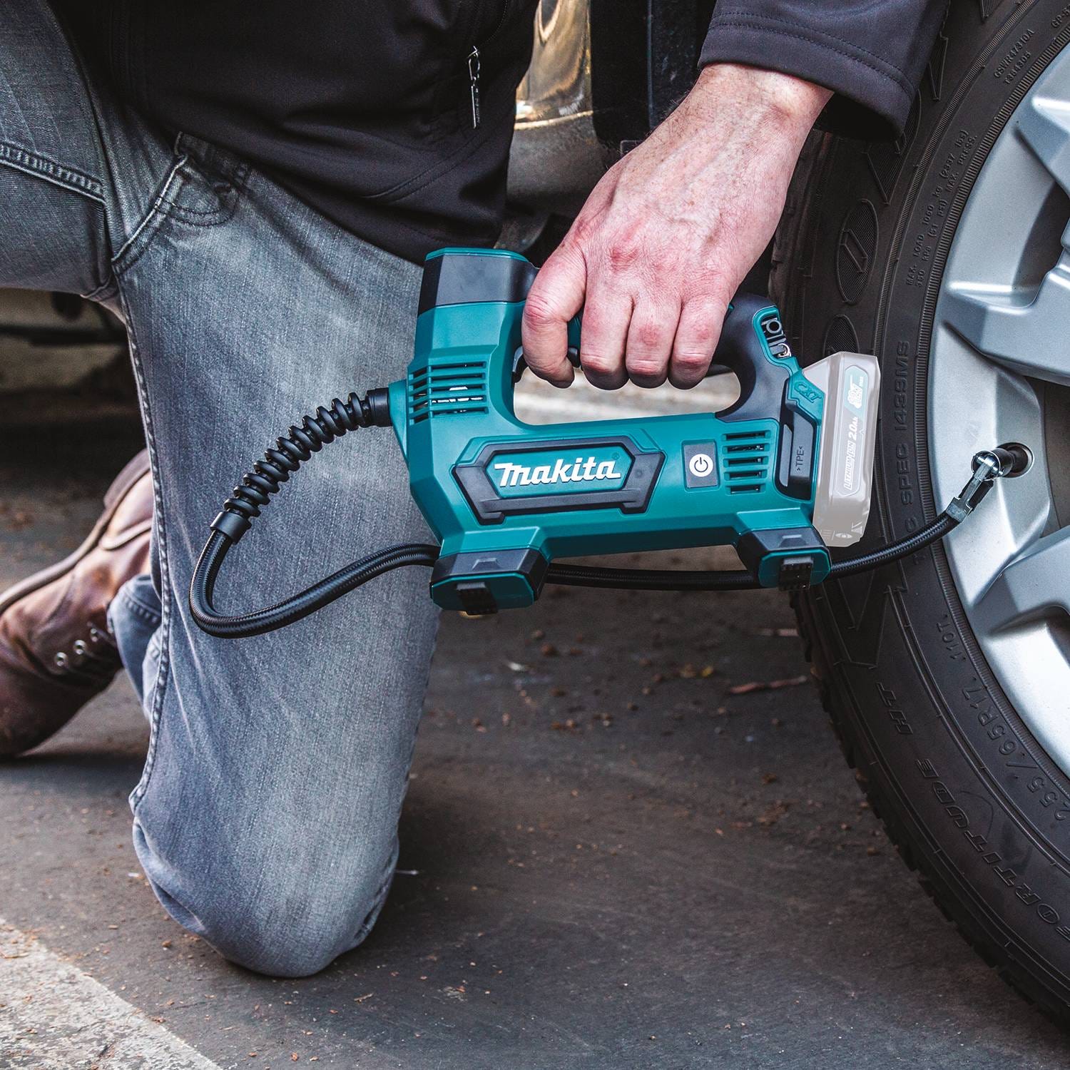Makita MP100DWRX1 12V max CXT Lithium-Ion Cordless Inflator Kit (2.0Ah)