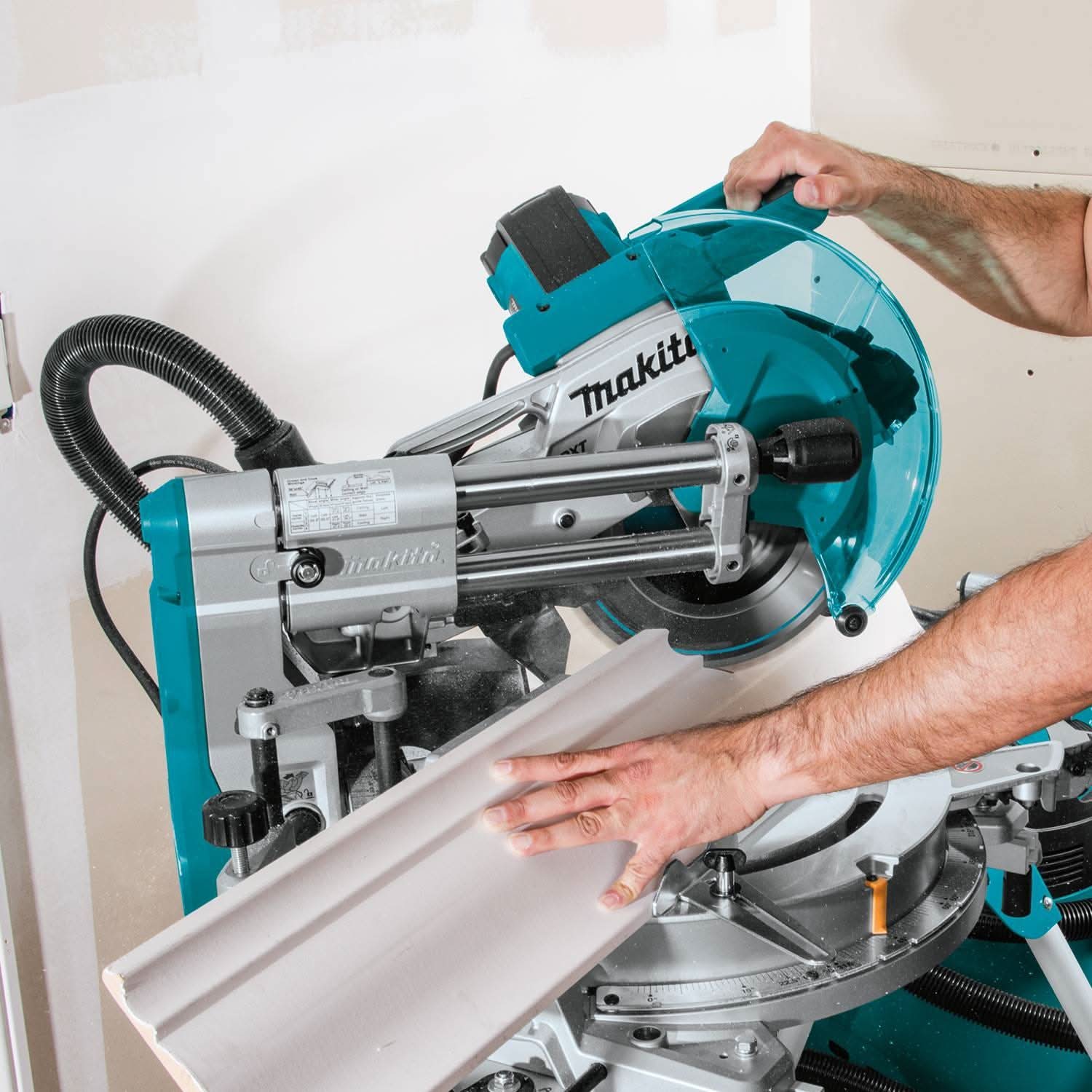 Makita LS1019L 10" Dual-Bevel Sliding Compound Miter Saw with Laser Makita LS1019L 10" Dual-Bevel Sliding Compound Miter Saw with Laser