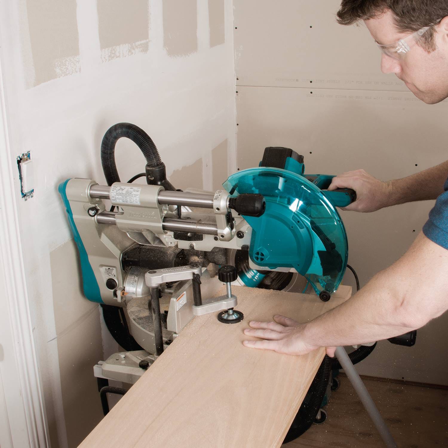 Makita LS1019L 10" Dual-Bevel Sliding Compound Miter Saw with Laser