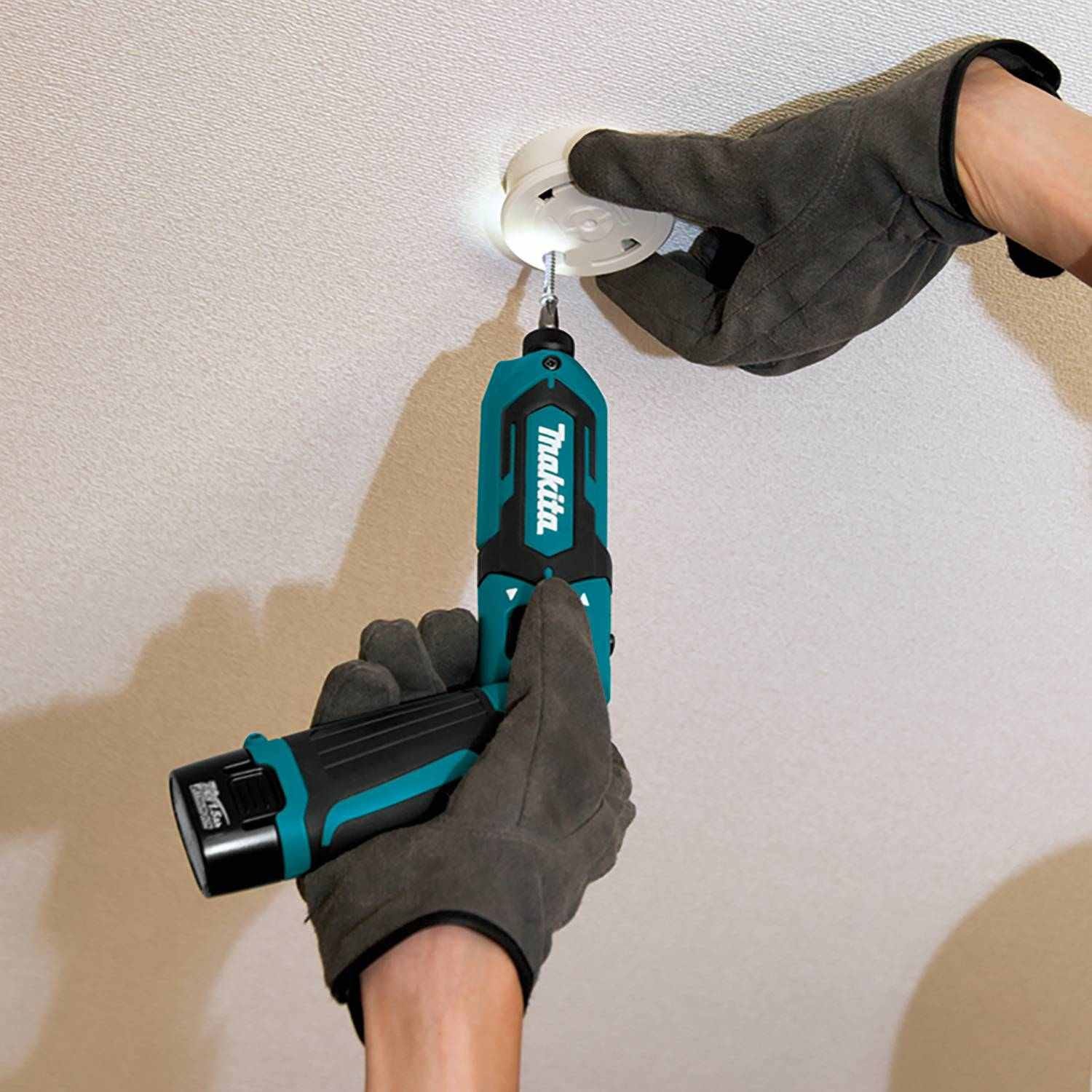 Makita TD022DSE 7.2V Lithium-Ion Cordless Impact Driver Kit