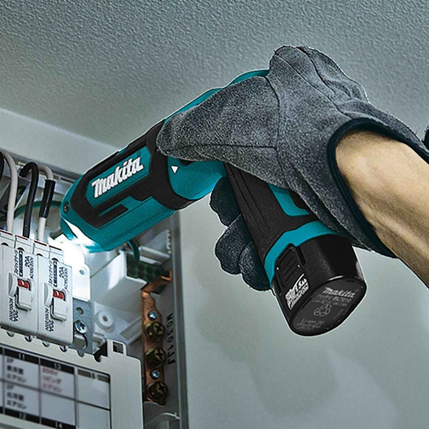 Makita TD022DSE 7.2V Lithium-Ion Cordless Impact Driver Kit