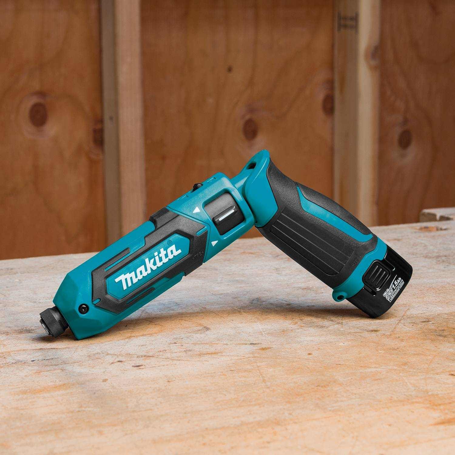 Makita TD022DSE 7.2V Lithium-Ion Cordless Impact Driver Kit