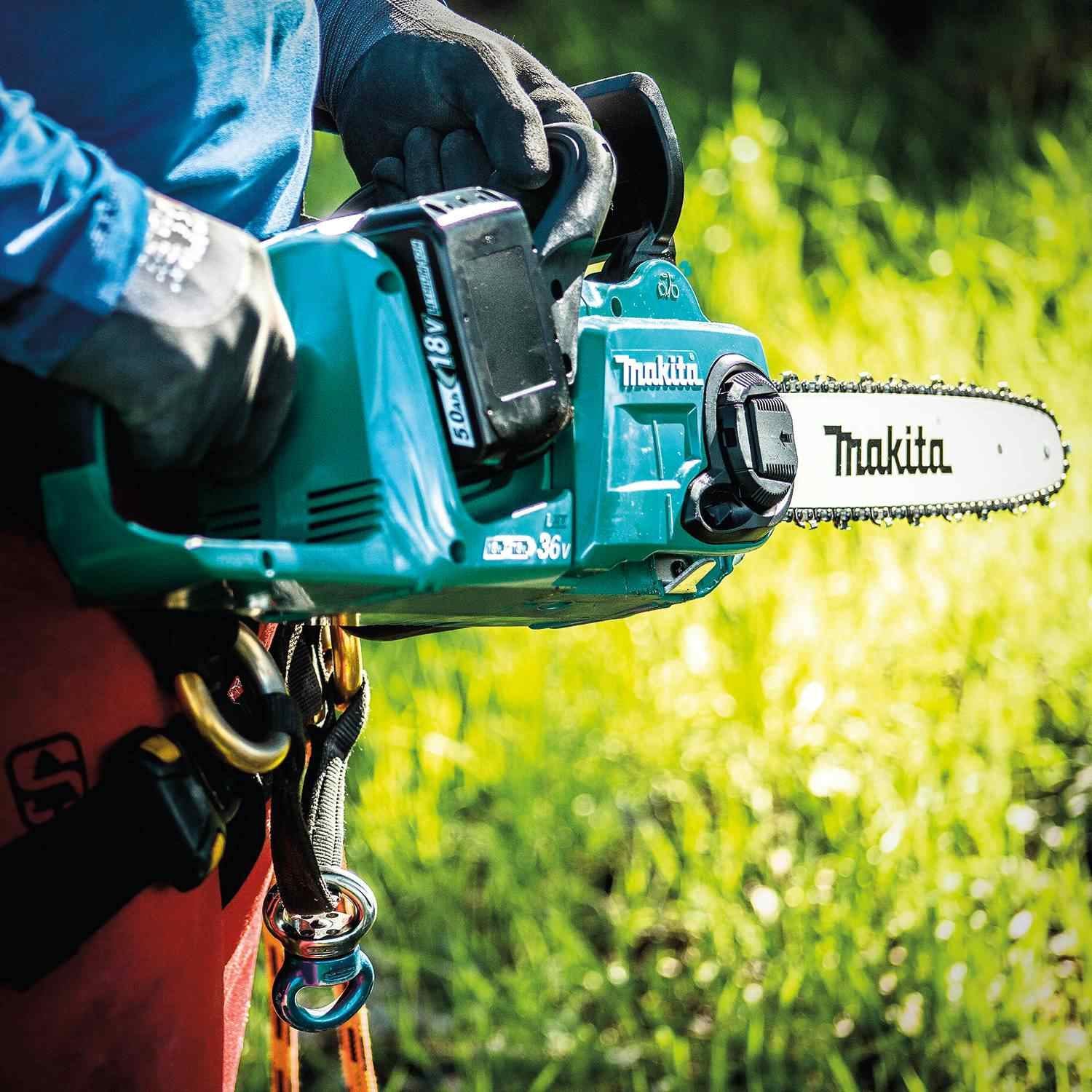 Makita XCU03PT1 18V X2 (36V) LXT Brushless Cordless 14" Chain Saw 5.0Ah Kit (4 Batteries)