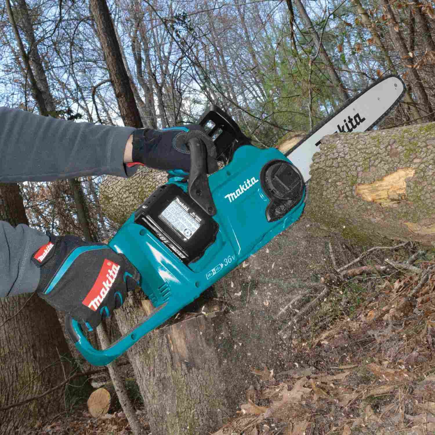 Makita XCU03PT1 18V X2 (36V) LXT Brushless Cordless 14" Chain Saw 5.0Ah Kit (4 Batteries)
