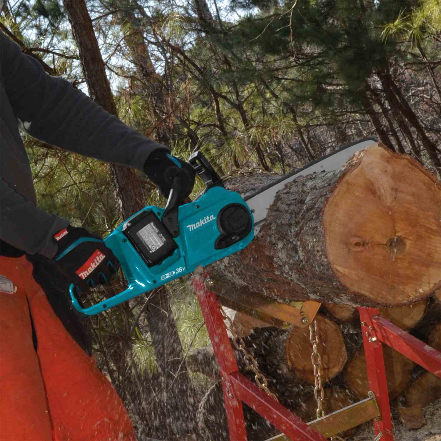 Makita XCU03PT1 18V X2 (36V) LXT Brushless Cordless 14" Chain Saw 5.0Ah Kit (4 Batteries)