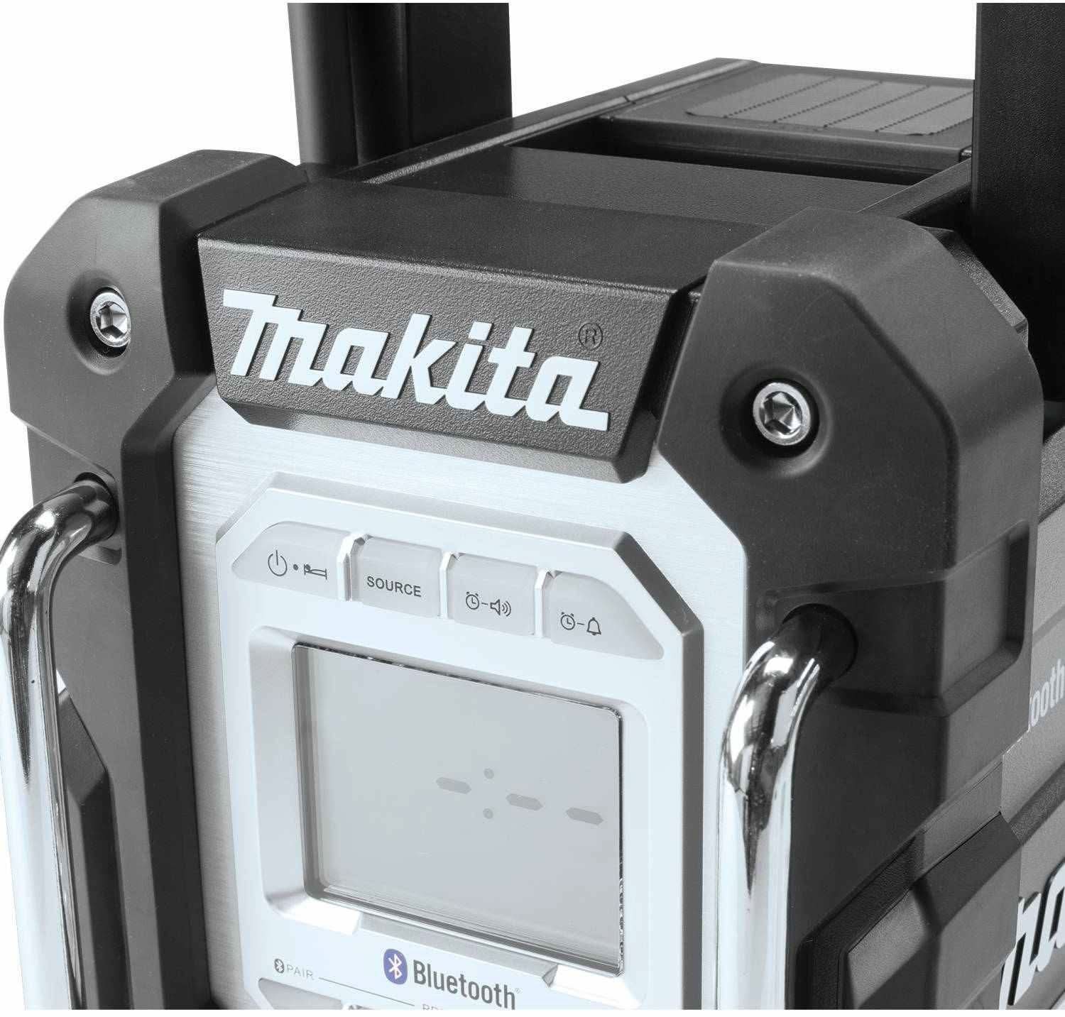 Makita 18V LXT 1.3 Gal. Sprayer w/ 18V LXT / 12V max CXT Bluetooth Radio & 18V LXT 5.0Ah Battery