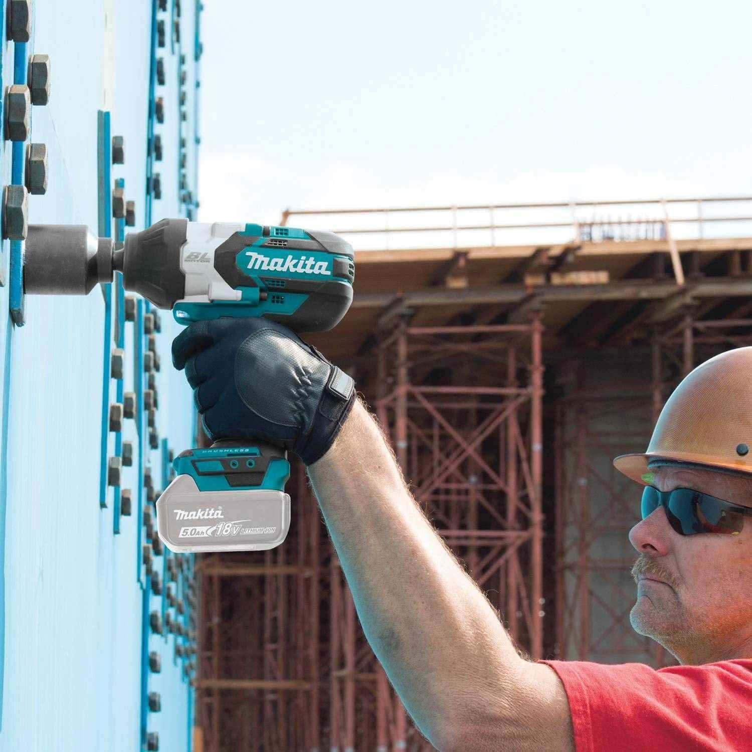 Makita XWT08XVZ 18V LXT Lithium-Ion Brushless Cordless High-Torque 1/2" Sq. Drive Utility Impact Wrench, Tool Only