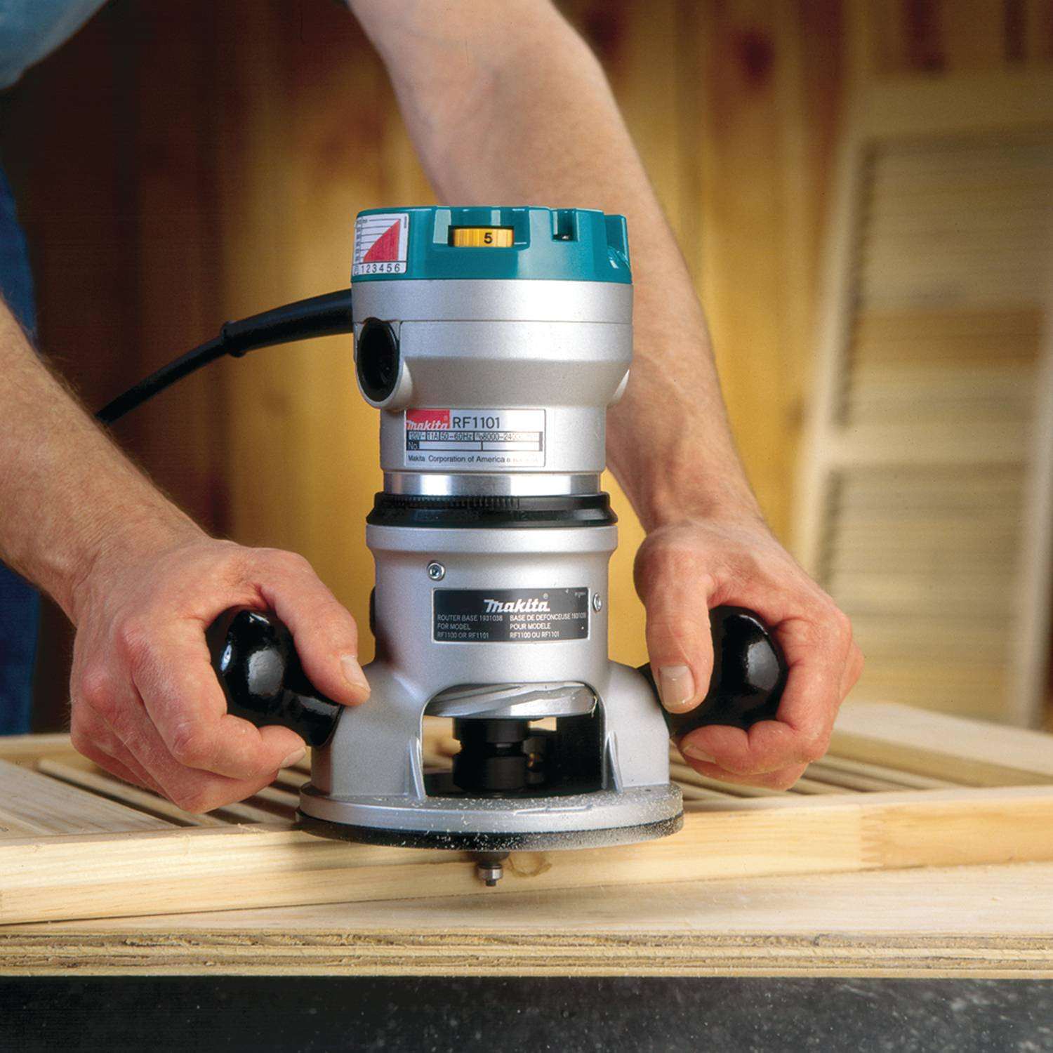 Makita RF1101 2-1/4 HP* Router