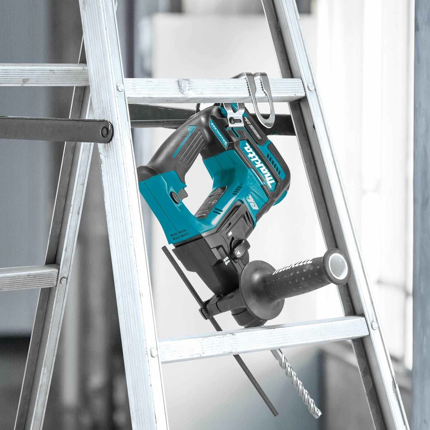 Makita RH01R1 12V max CXT Brushless Cordless 5/8-Inch Rotary Hammer Accepts SDS-PLUS bits 2.0Ah Kit