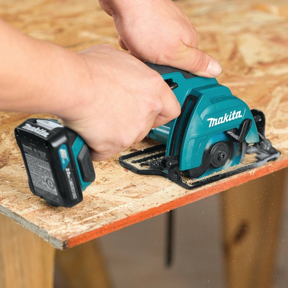 Makita SH02R1 12V max CXT Lithium-Ion Cordless 3-3/8" Circular Saw Kit (2.0Ah)