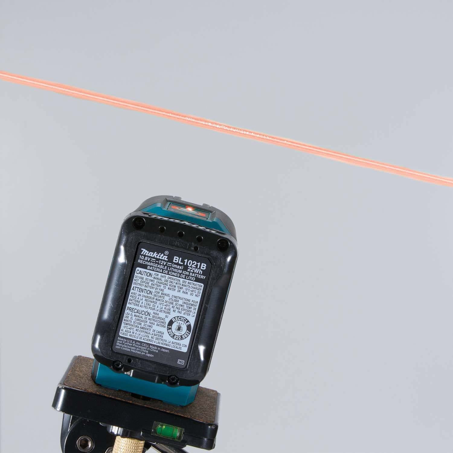 Makita SK105DNAX 12V max CXT Lithium-Ion Cordless Self-Leveling Cross-Line Red Beam Laser Kit (2.0Ah)