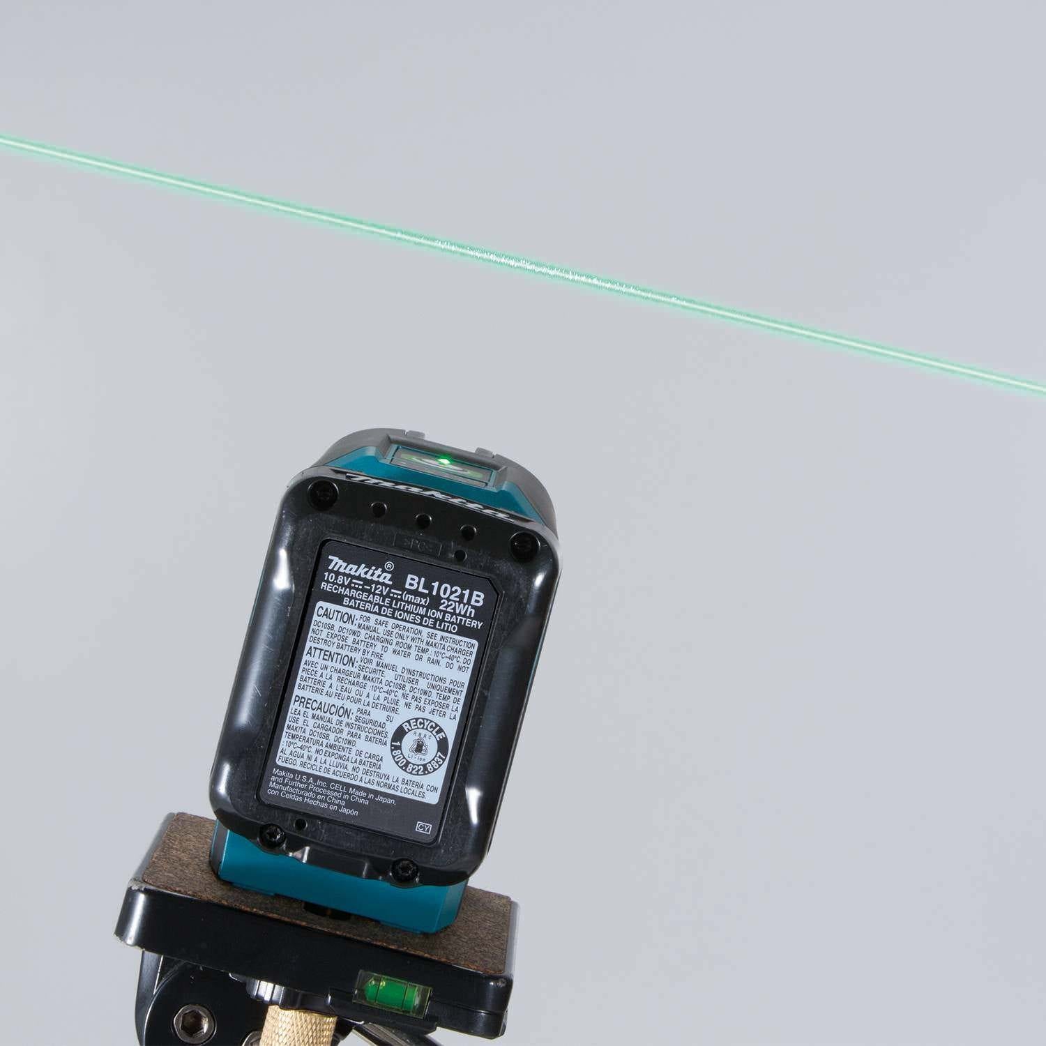 Makita SK105GDNAX 12V max CXT Lithium-Ion Cordless Self-Leveling Cross-Line Green Beam Laser Kit (2.0Ah)
