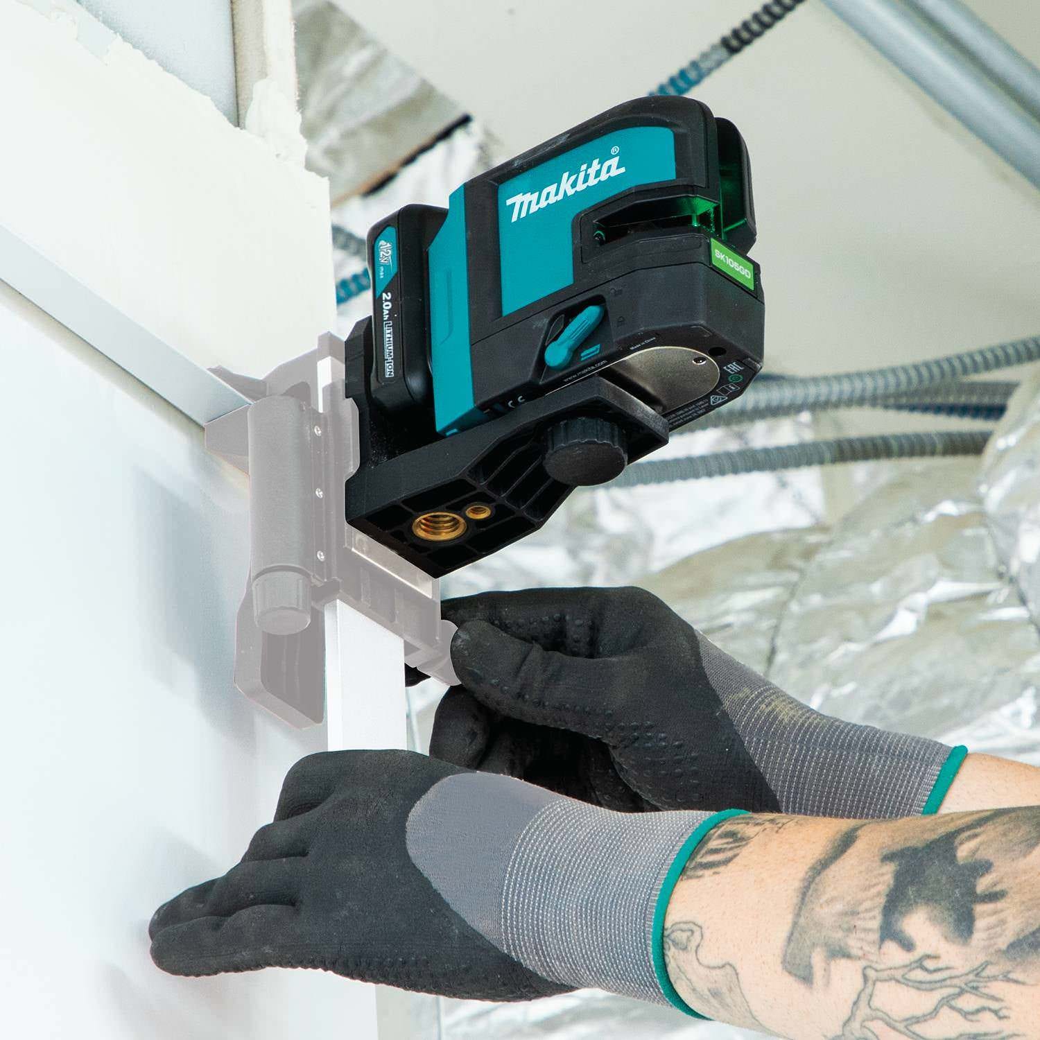 Makita SK105GDNAX 12V max CXT Lithium-Ion Cordless Self-Leveling Cross-Line Green Beam Laser Kit (2.0Ah)