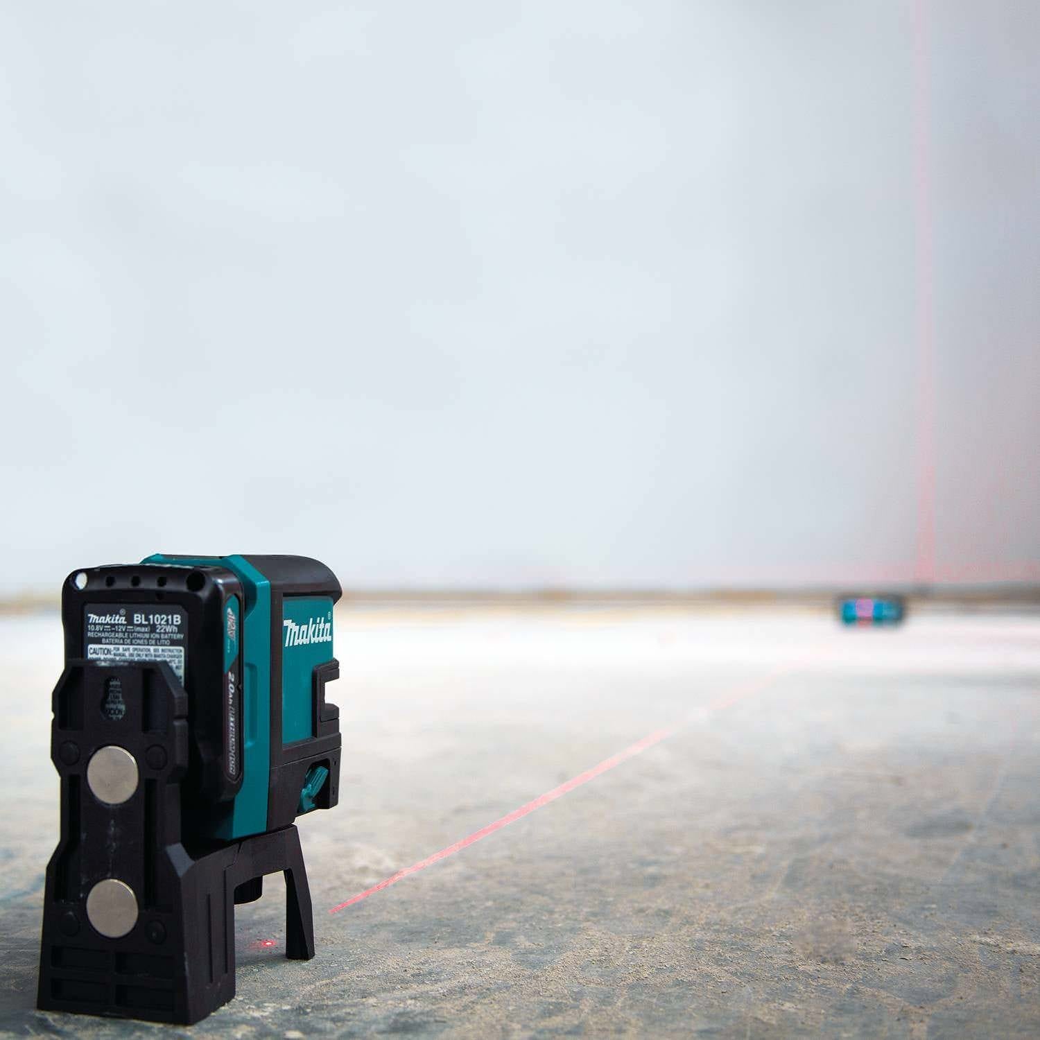 Makita SK106DNAX 12V max CXT Lithium-Ion Cordless Self-Leveling Cross-Line/4-Point Red Beam Laser Kit (2.0Ah)