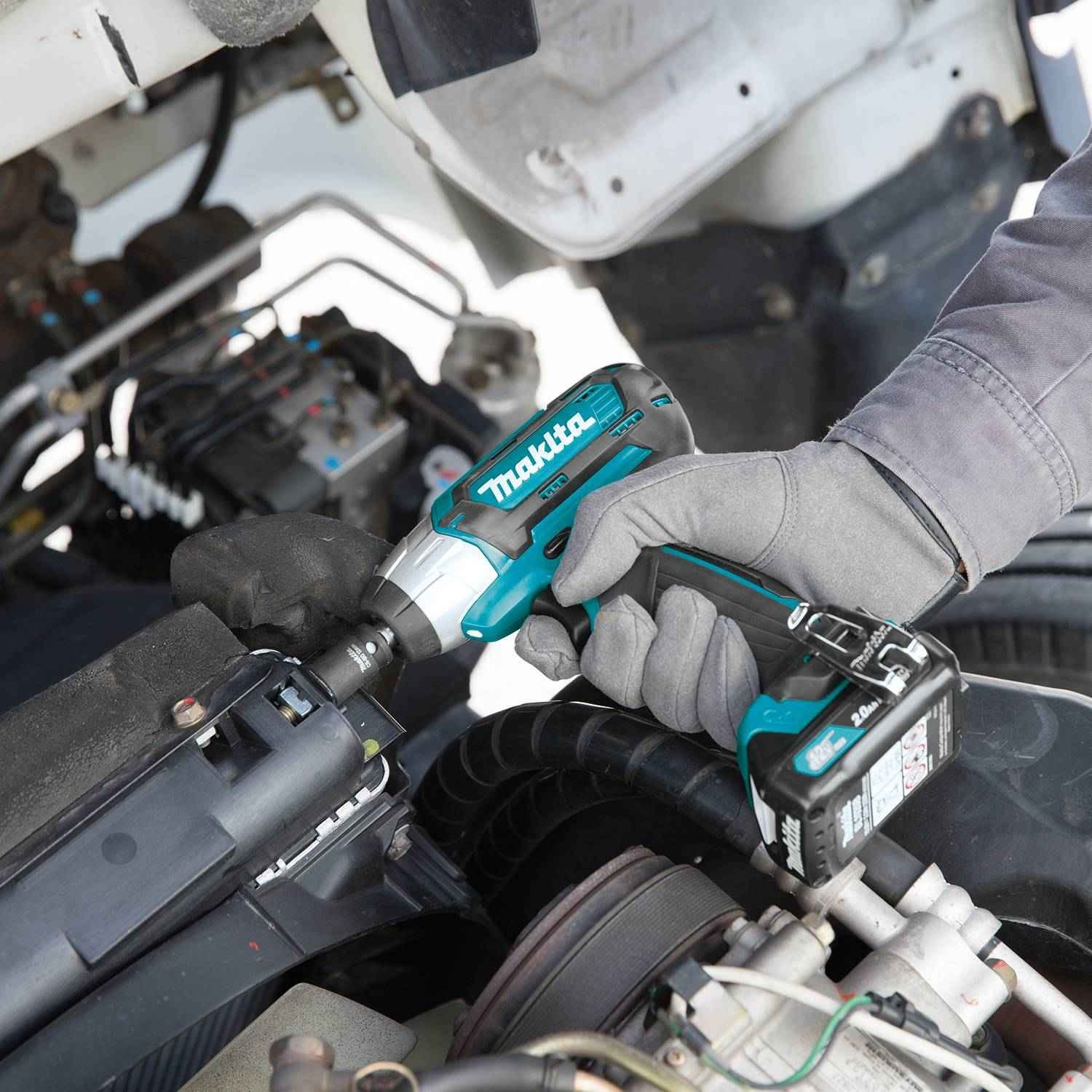 Makita WT02R1 12V max CXT Lithium-Ion Cordless 3/8-Inch Impact Wrench 2.0Ah Kit