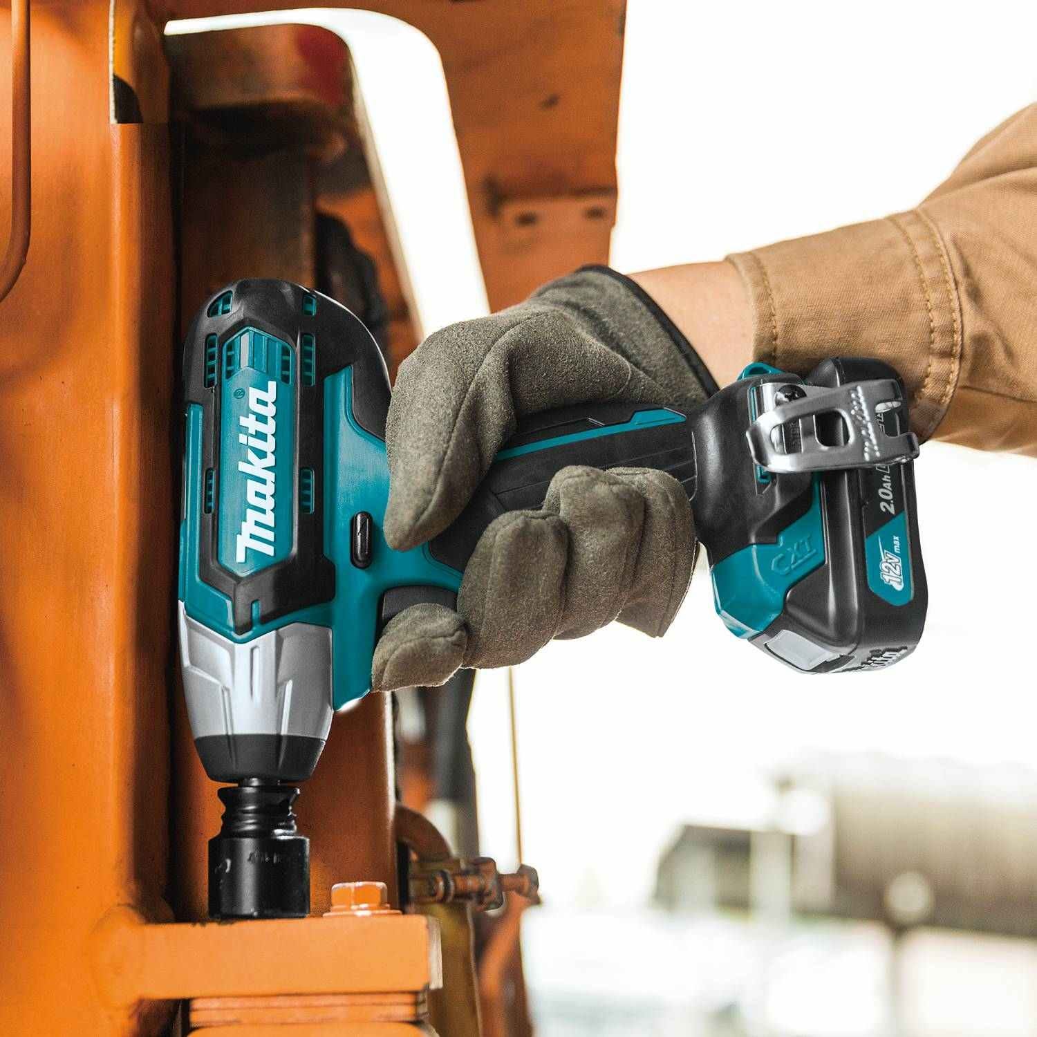 Makita WT02R1 12V max CXT Lithium-Ion Cordless 3/8-Inch Impact Wrench 2.0Ah Kit