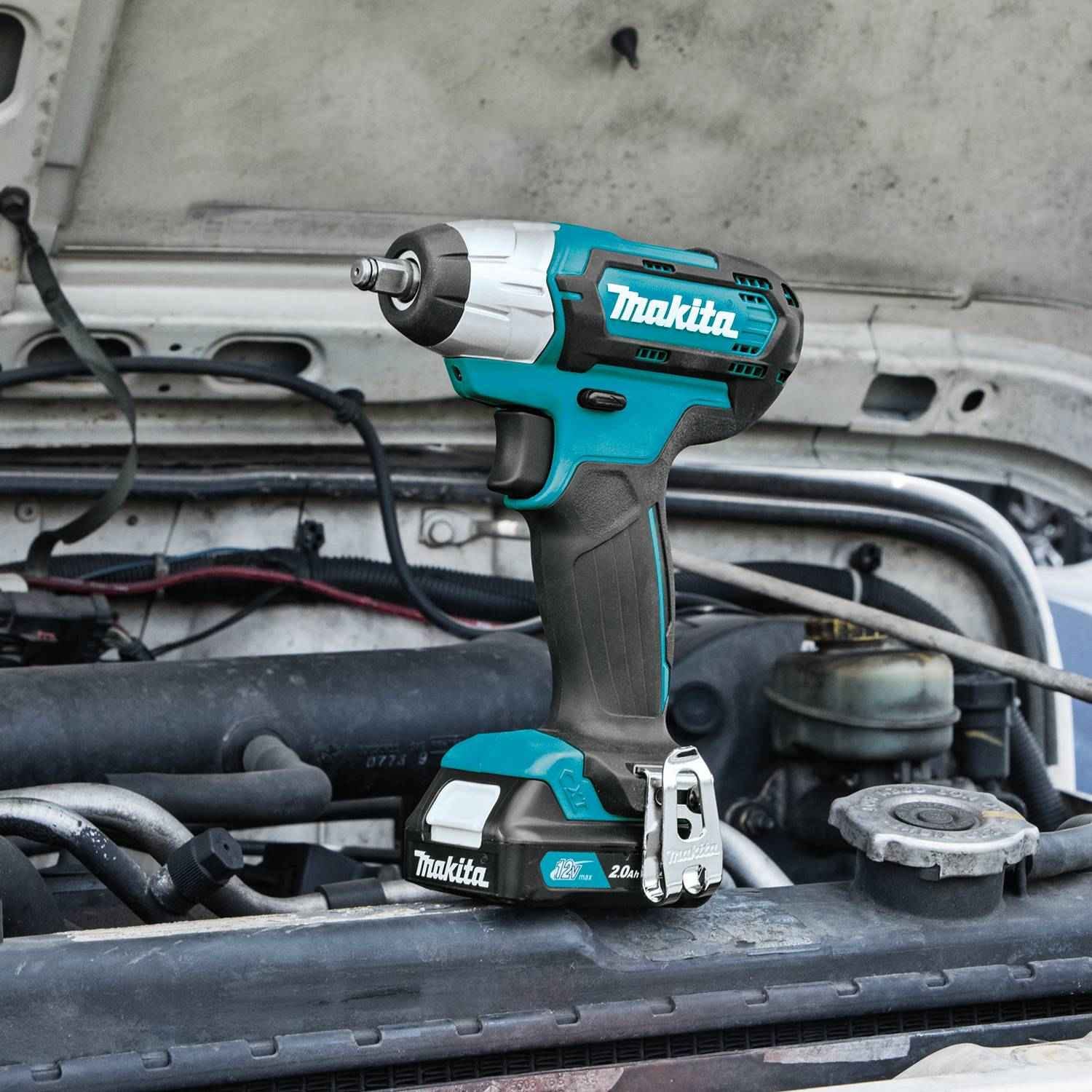 Makita WT02R1 12V max CXT Lithium-Ion Cordless 3/8-Inch Impact Wrench 2.0Ah Kit
