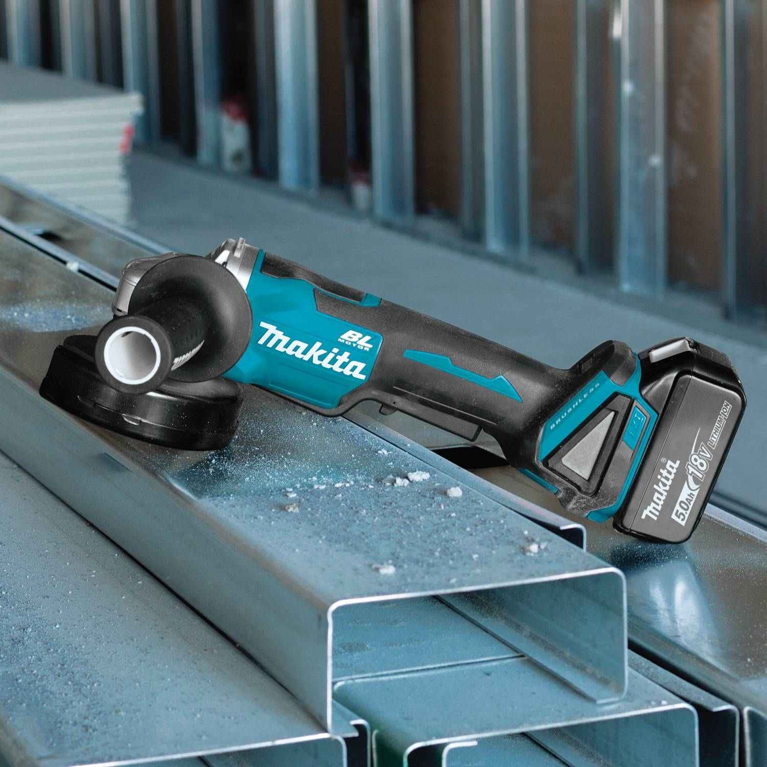 Makita XAG11T 18V LXT Lithium-Ion Brushless Cordless 4-1/2" / 5" Paddle Switch Cut-Off/Angle Grinder Kit, with Electric Brake (5.0Ah)