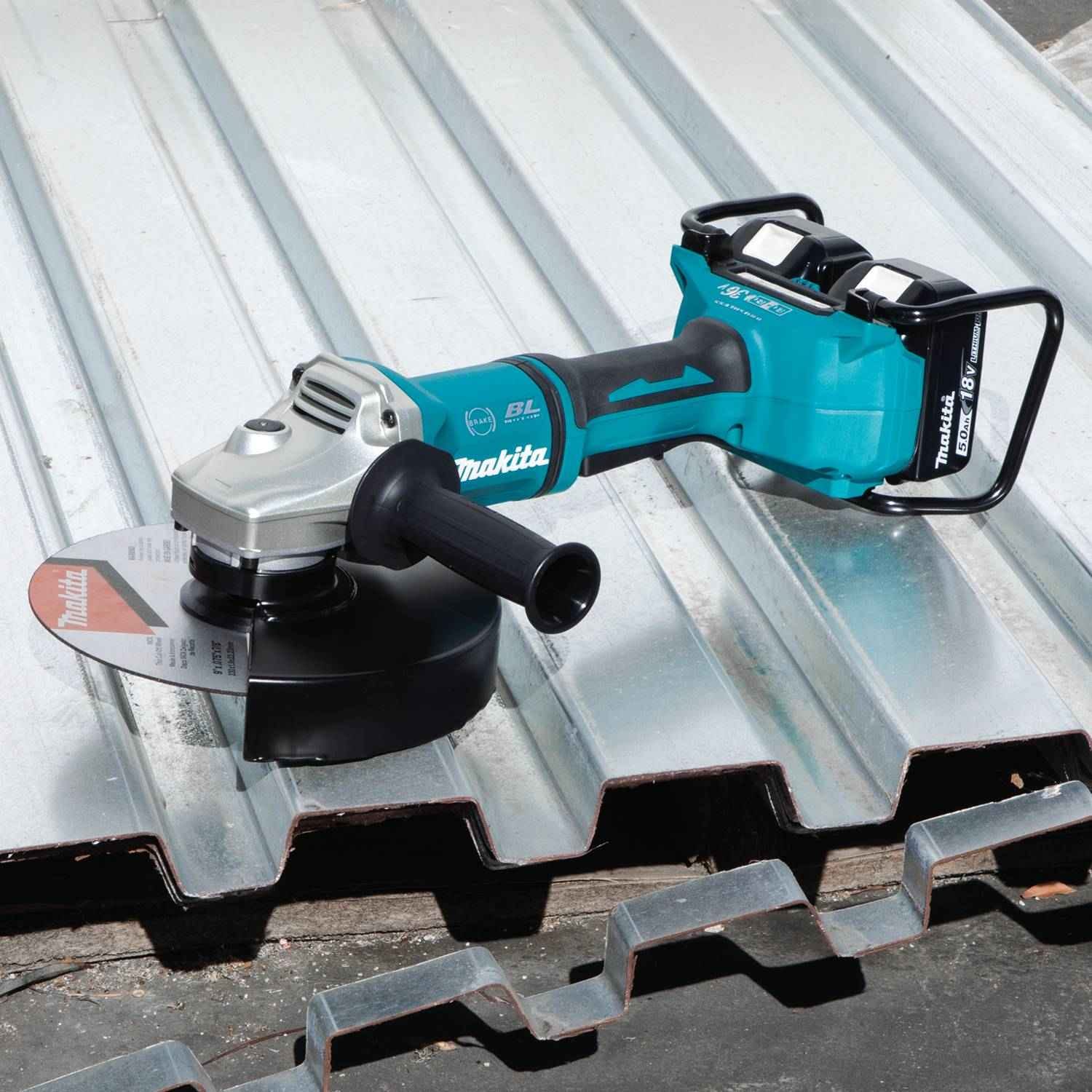 Makita XAG13PT1 18V X2 LXT (36V) Brushless Cordless 9-Inch Paddle Switch Cut-Off/Angle Grinder 5.0Ah Kit