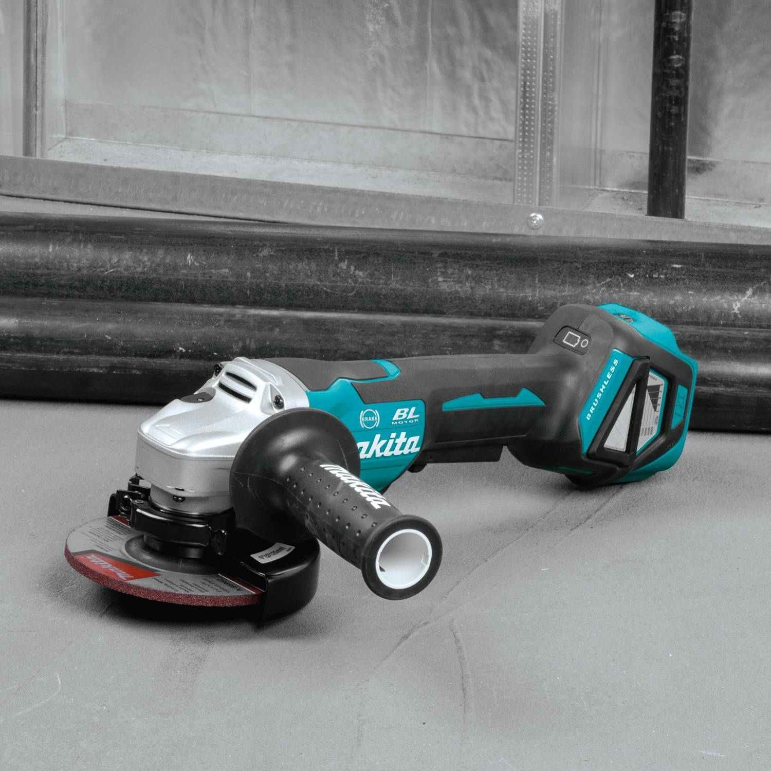 Makita XAG20Z 18V LXT Lithium-Ion Brushless Cordless 4-1/2" / 5" Paddle Switch Cut-Off/Angle Grinder, with Electric Brake, Tool Only