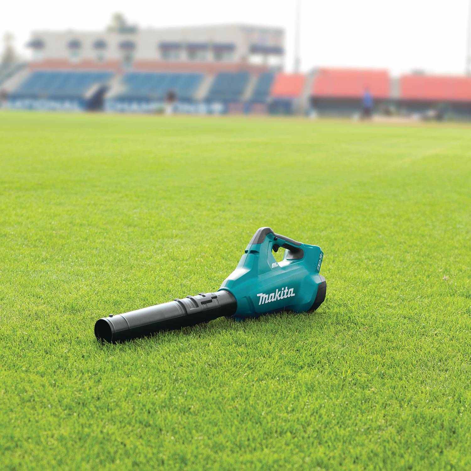 Makita コードレスブロワー XBU02 36V Amazon.com: Makita XBU02Z 36V (18V X2) LXT® Brushless Blower, Tool