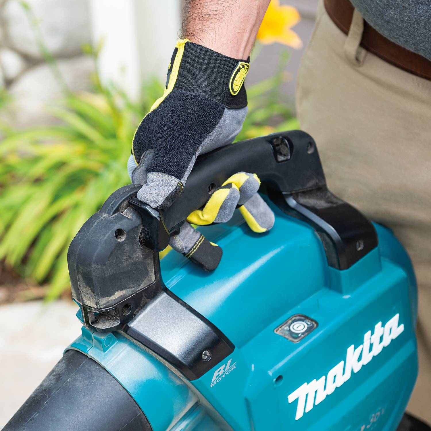 Makita XBU04PT 36V (18V X2) LXT Brushless Blower Kit (5.0Ah)