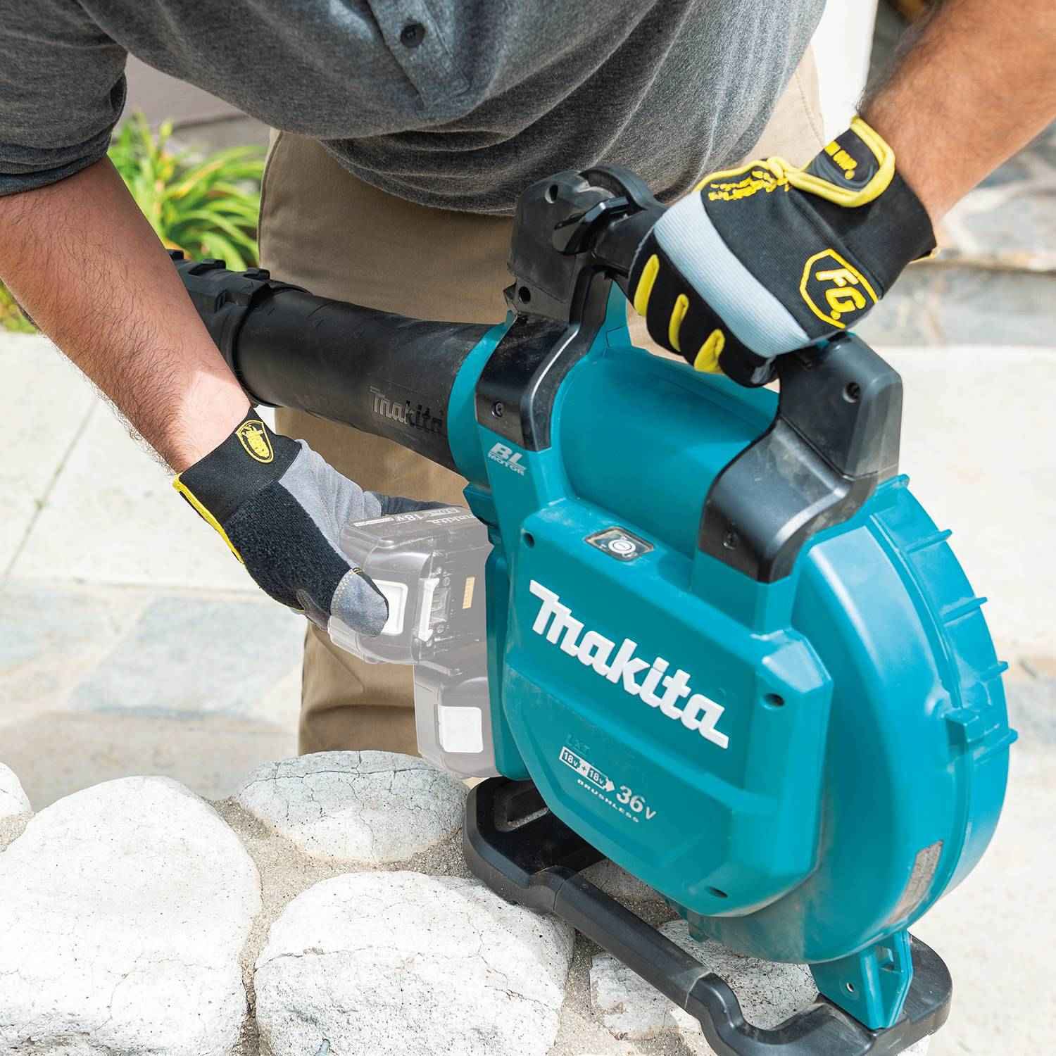 Makita XBU04Z 36V (18V X2) LXT Brushless Blower, Tool Only