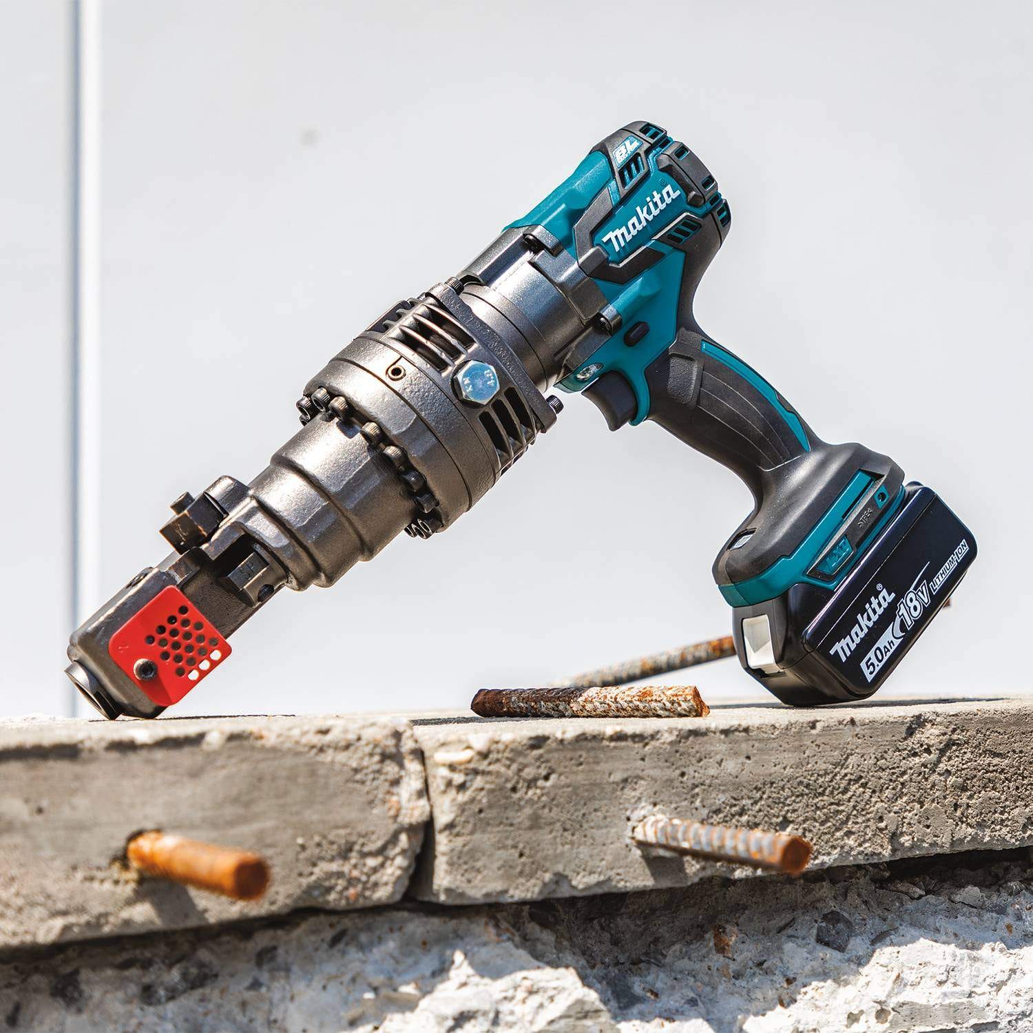 Makita XCS04T1 18V LXT Lithium-Ion Brushless Cordless Rebar Cutter Kit (5.0Ah)
