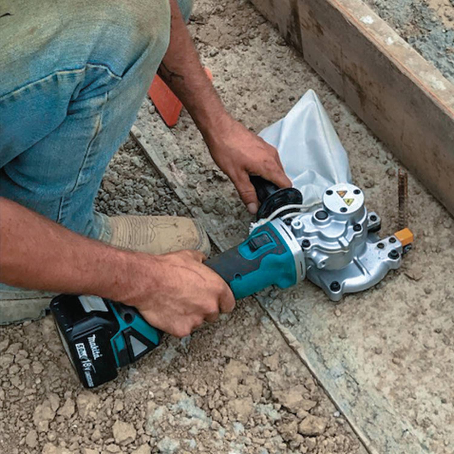 Makita XCS06T1 18V LXT Lithium-Ion Brushless Cordless Steel Rod Flush-Cutter Kit (5.0Ah)