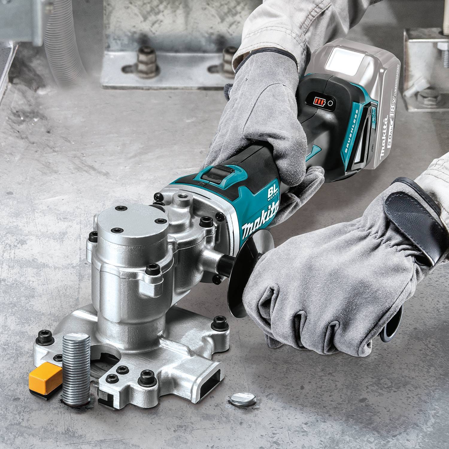 Makita XCS06ZK 18V LXT Lithium-Ion Brushless Cordless Steel Rod Flush-Cutter, Tool Only