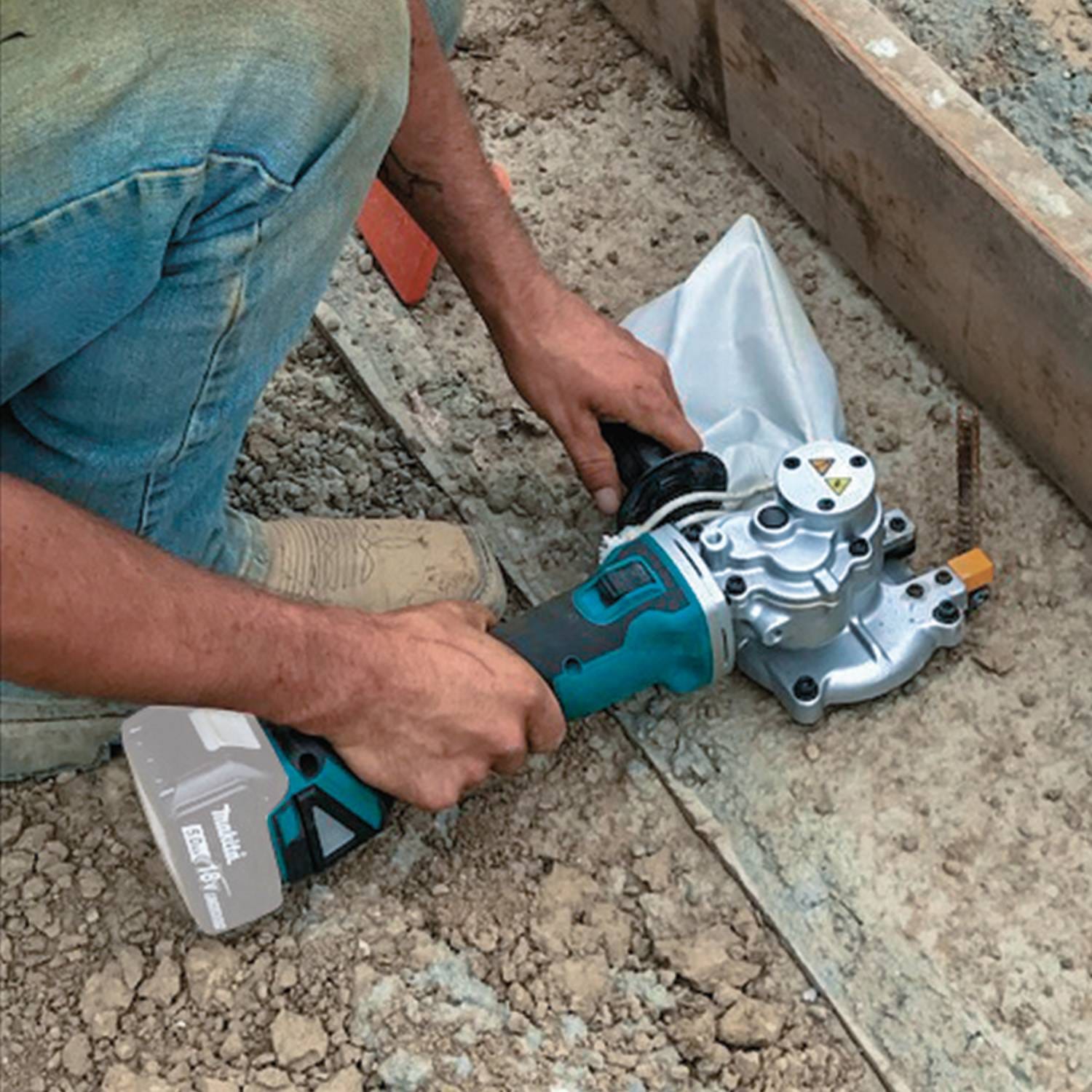 Makita XCS06ZK 18V LXT Lithium-Ion Brushless Cordless Steel Rod Flush-Cutter, Tool Only