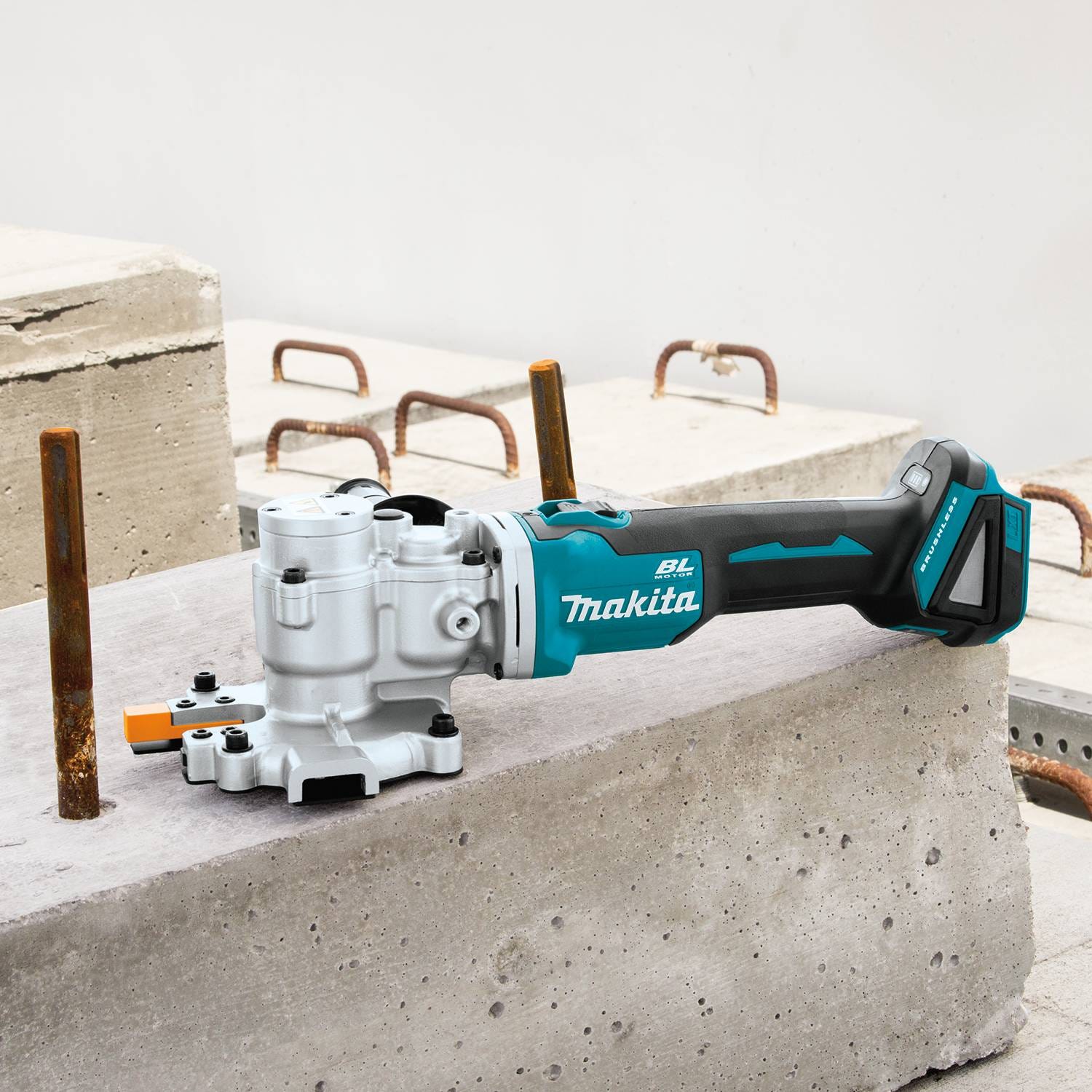 Makita XCS06ZK 18V LXT Lithium-Ion Brushless Cordless Steel Rod Flush-Cutter, Tool Only