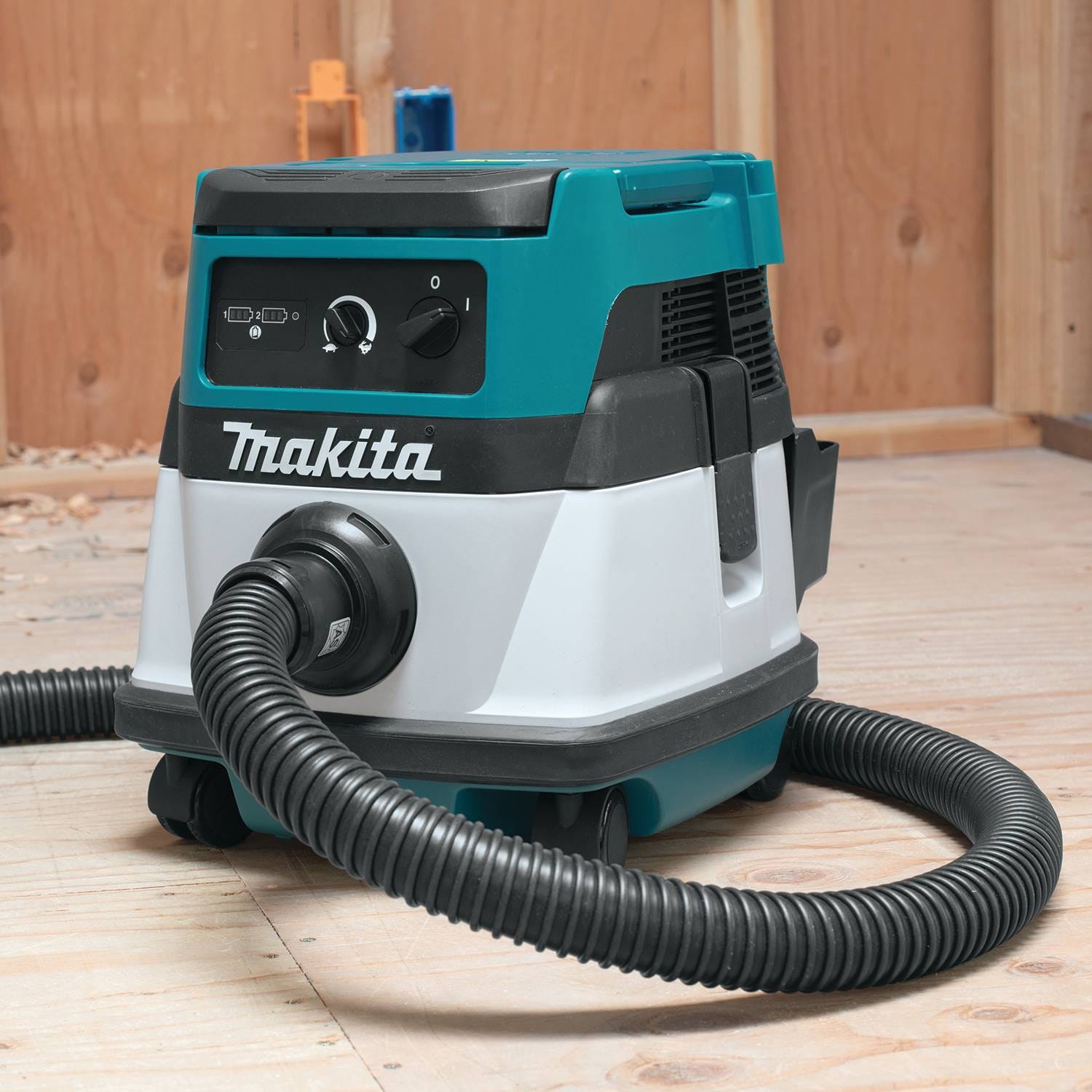 Makita XCV04PT 36V (18V X2) LXT/Corded 2.1 Gallon HEPA Filter Dry Dust Extractor/Vacuum Kit (5.0Ah)