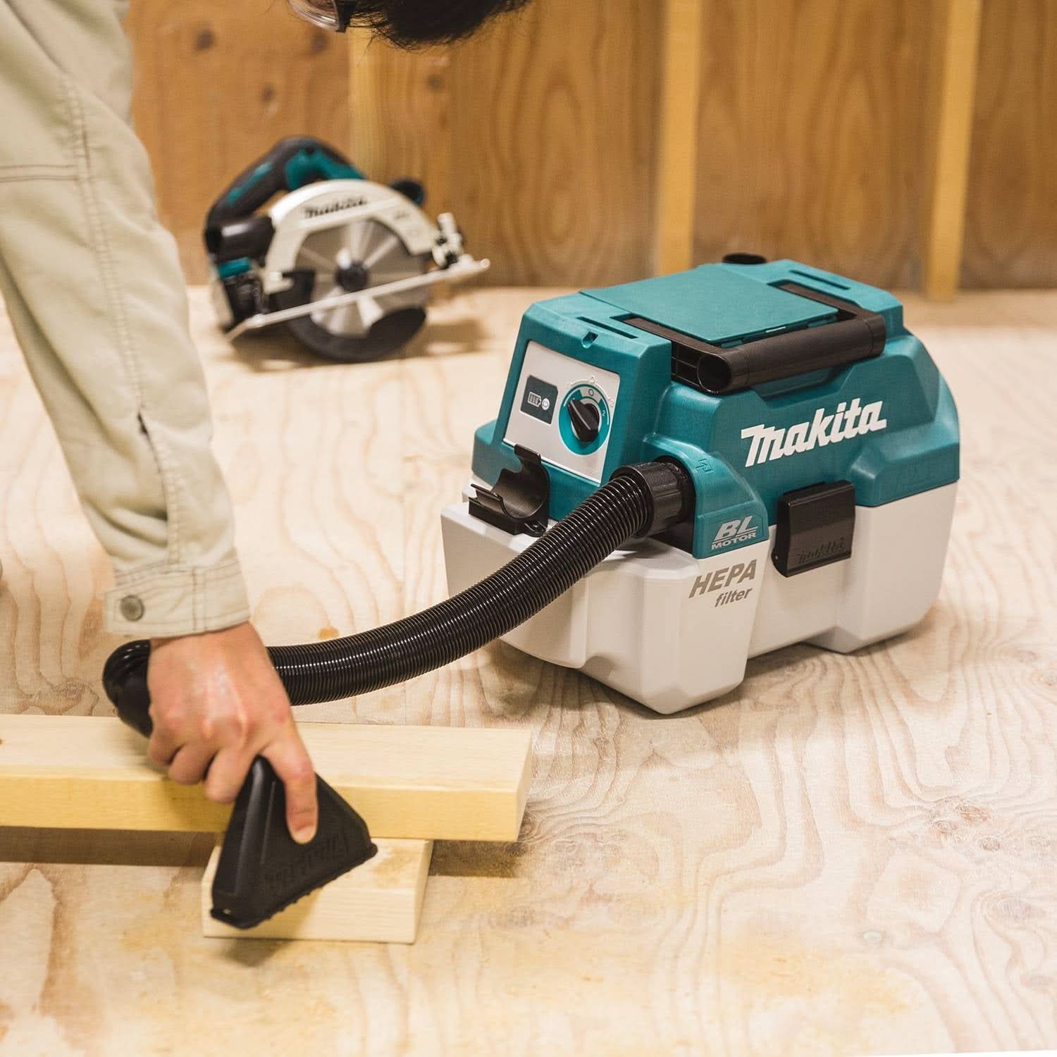Makita XCV11Z 18V LXT Brushless 2-Gallon HEPA Wet / Dry Dust Extractor Vacuum, Tool Only (PROMO)