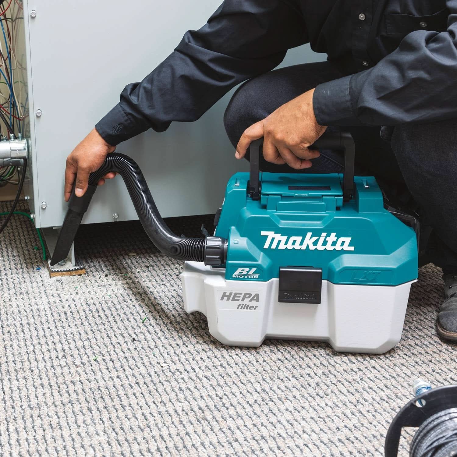 Makita XCV11Z 18V LXT Brushless 2-Gallon HEPA Wet / Dry Dust Extractor Vacuum, Tool Only (PROMO)