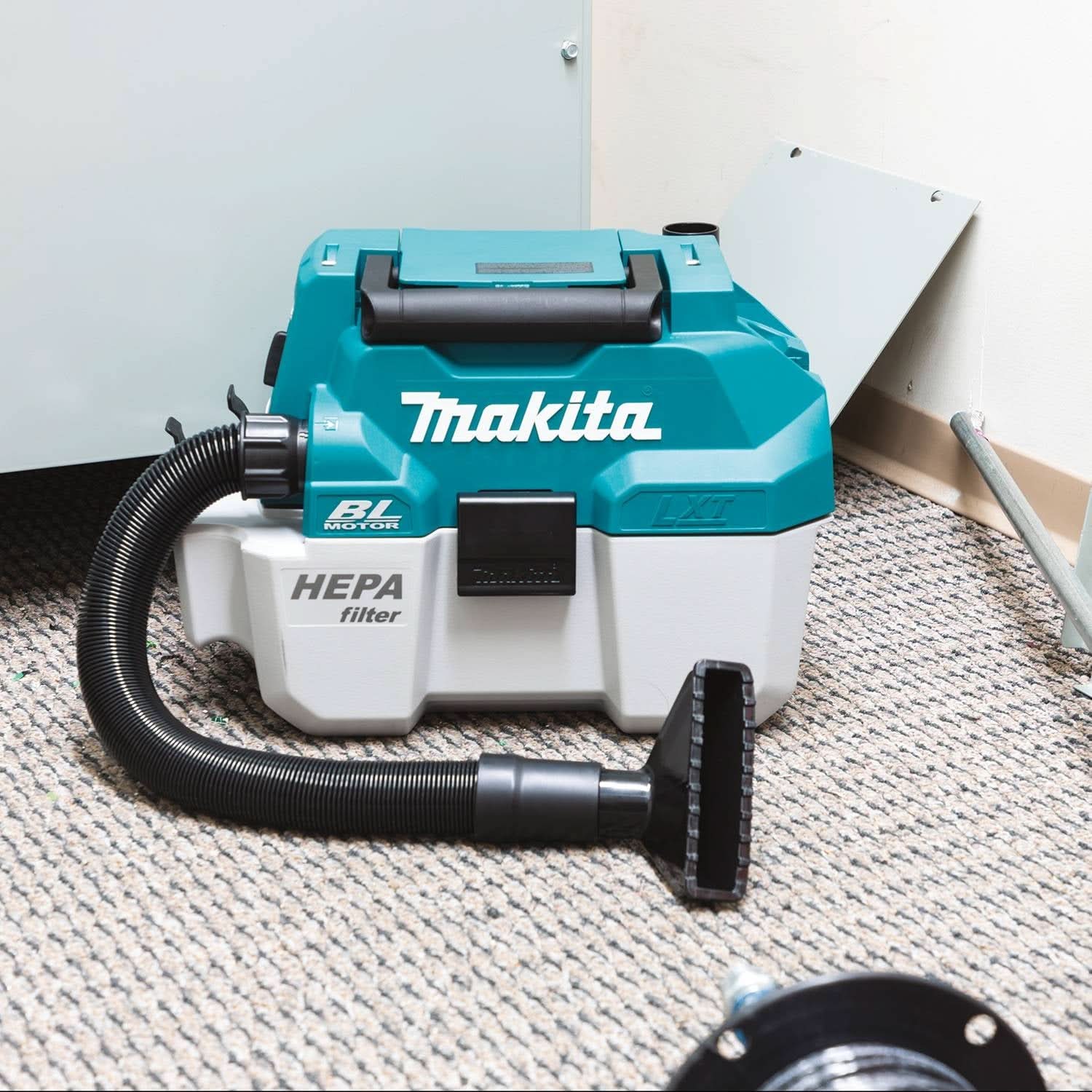 Makita XCV11Z 18V LXT Brushless 2-Gallon HEPA Wet / Dry Dust Extractor Vacuum, Tool Only (PROMO)