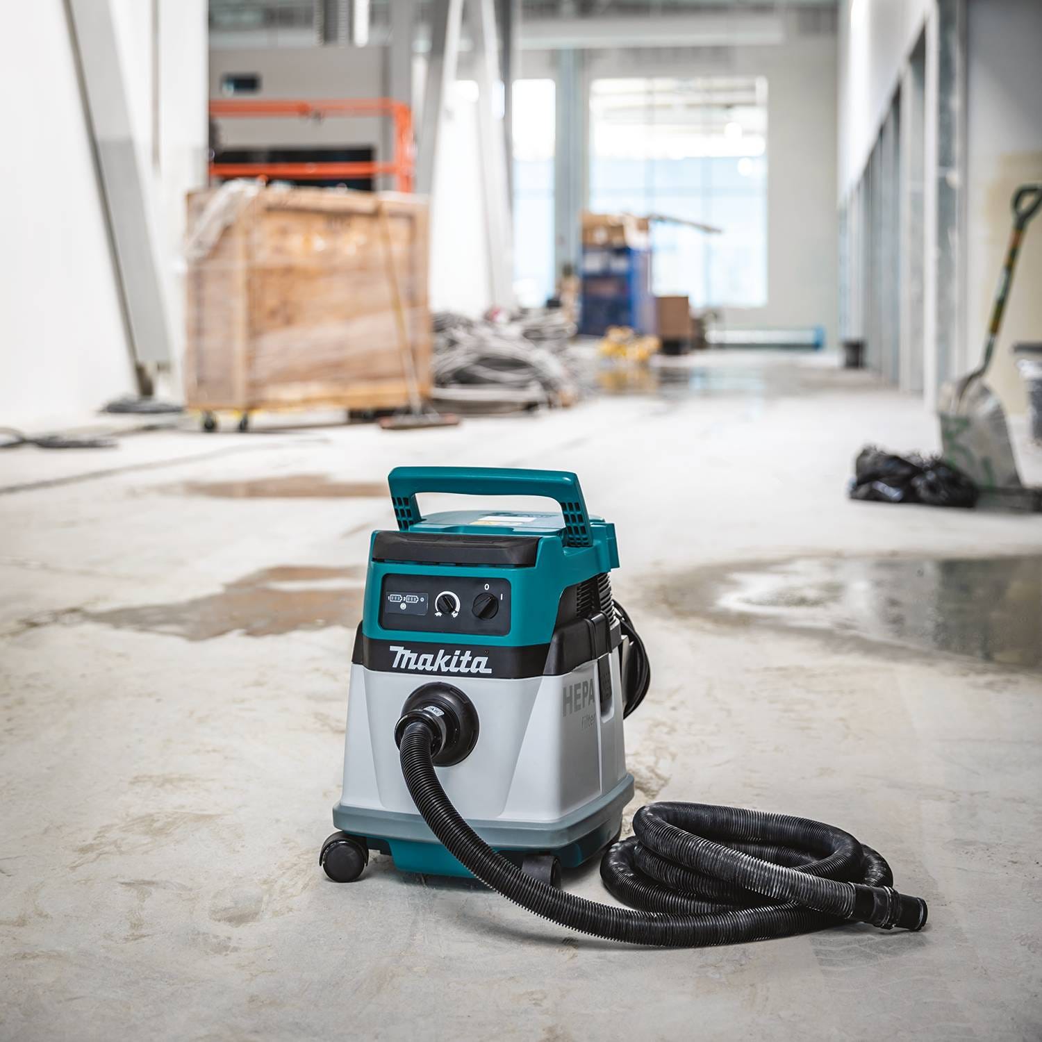 Makita XCV13Z 18V X2 LXT (36V) Cordless/Corded 4 Gallon HEPA Dry Dust Extractor/Vacuum, Tool Only