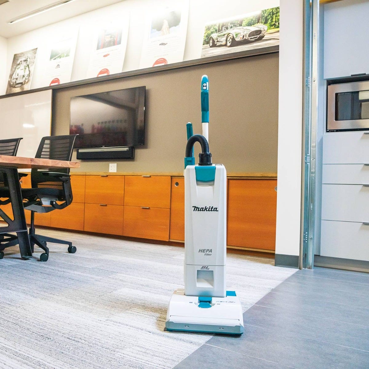 Makita XCV19PG 18V X2 (36V) LXT Brushless Cordless 1.3 Gallon HEPA Filter 12" Upright Vacuum 6.0Ah Kit