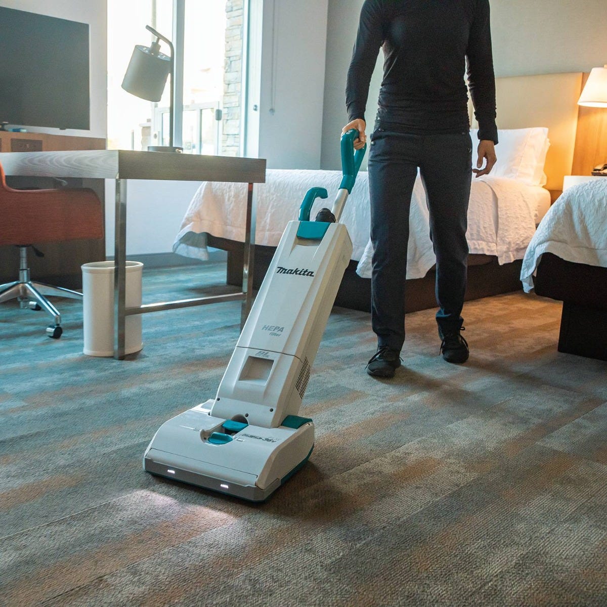 Makita XCV19PG 18V X2 (36V) LXT Brushless Cordless 1.3 Gallon HEPA Filter 12" Upright Vacuum 6.0Ah Kit