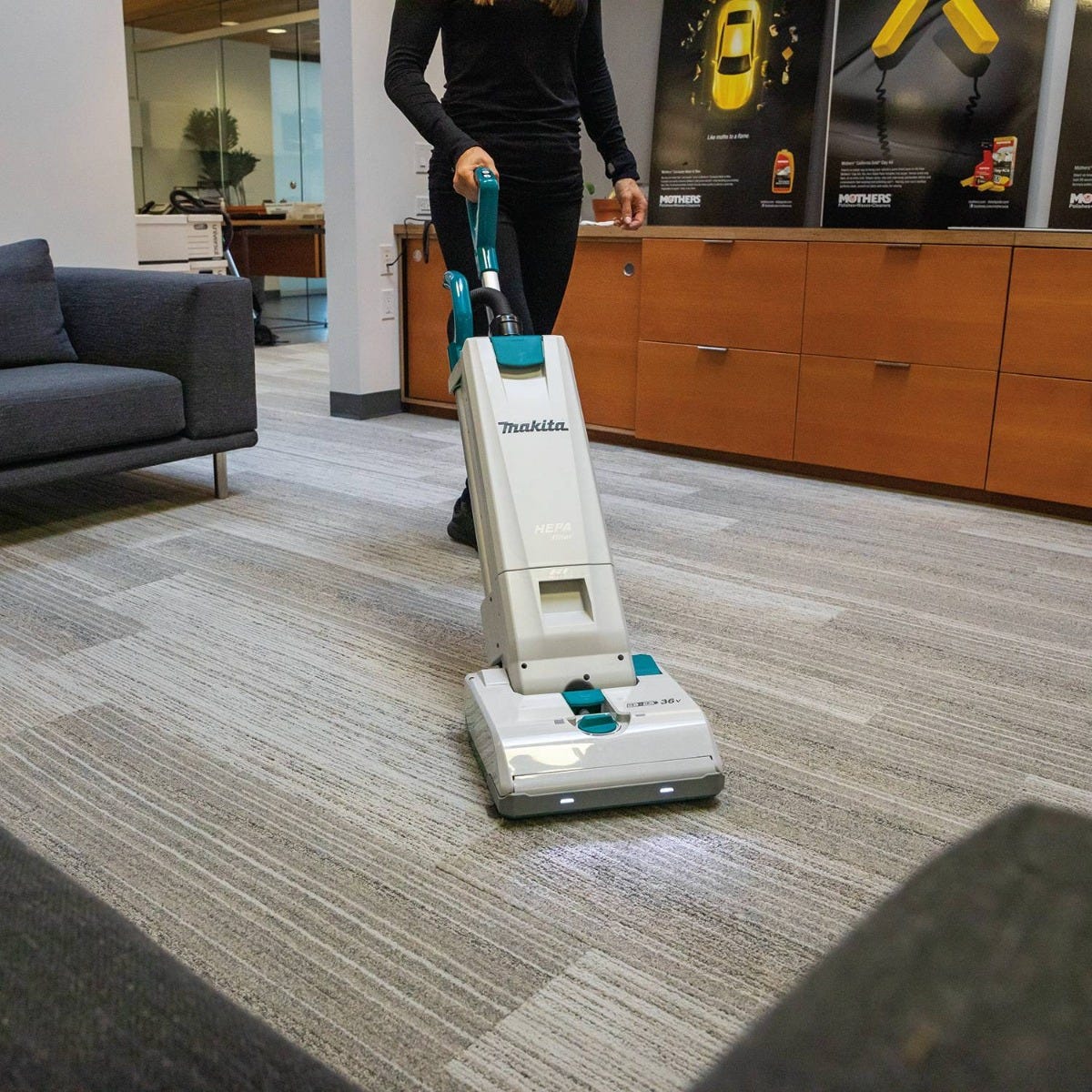 Makita XCV19PG 18V X2 (36V) LXT Brushless Cordless 1.3 Gallon HEPA Filter 12" Upright Vacuum 6.0Ah Kit