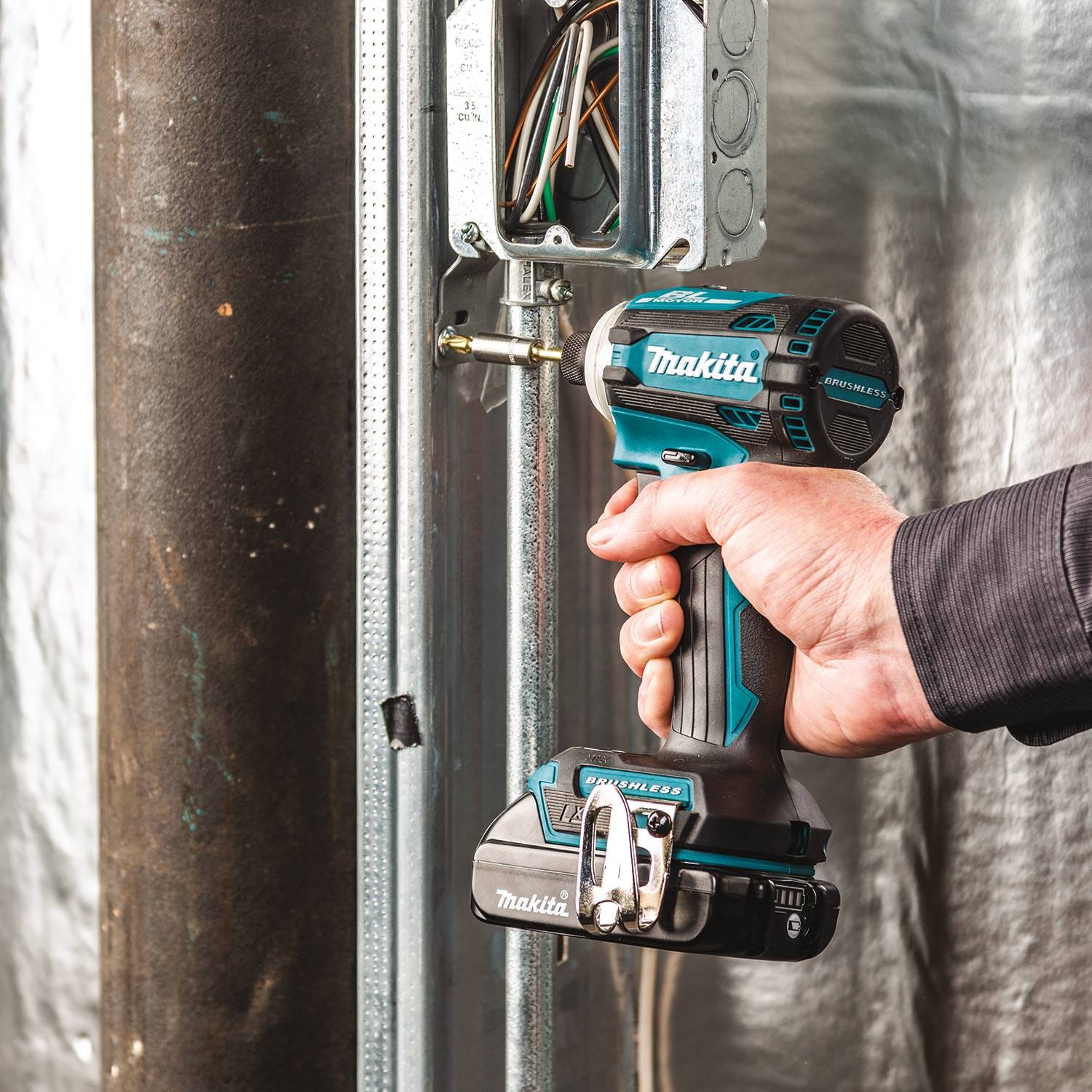 Makita XDT16R 18V LXT Compact Brushless Cordless Quick-Shift Mode 4-Speed Impact Driver 2.0Ah Kit