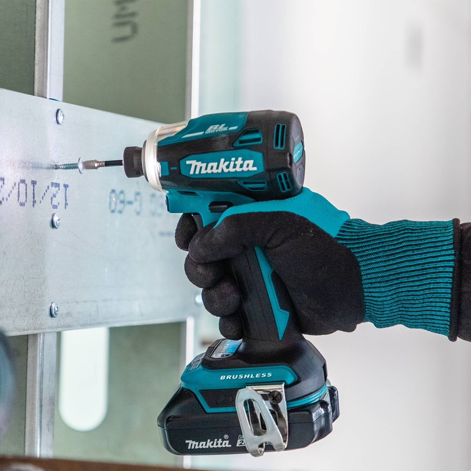 Makita XDT19R 18V LXT Lithium-Ion Compact Brushless Cordless Quick-Shift Mode 4-Speed Impact Driver Kit (2.0Ah)